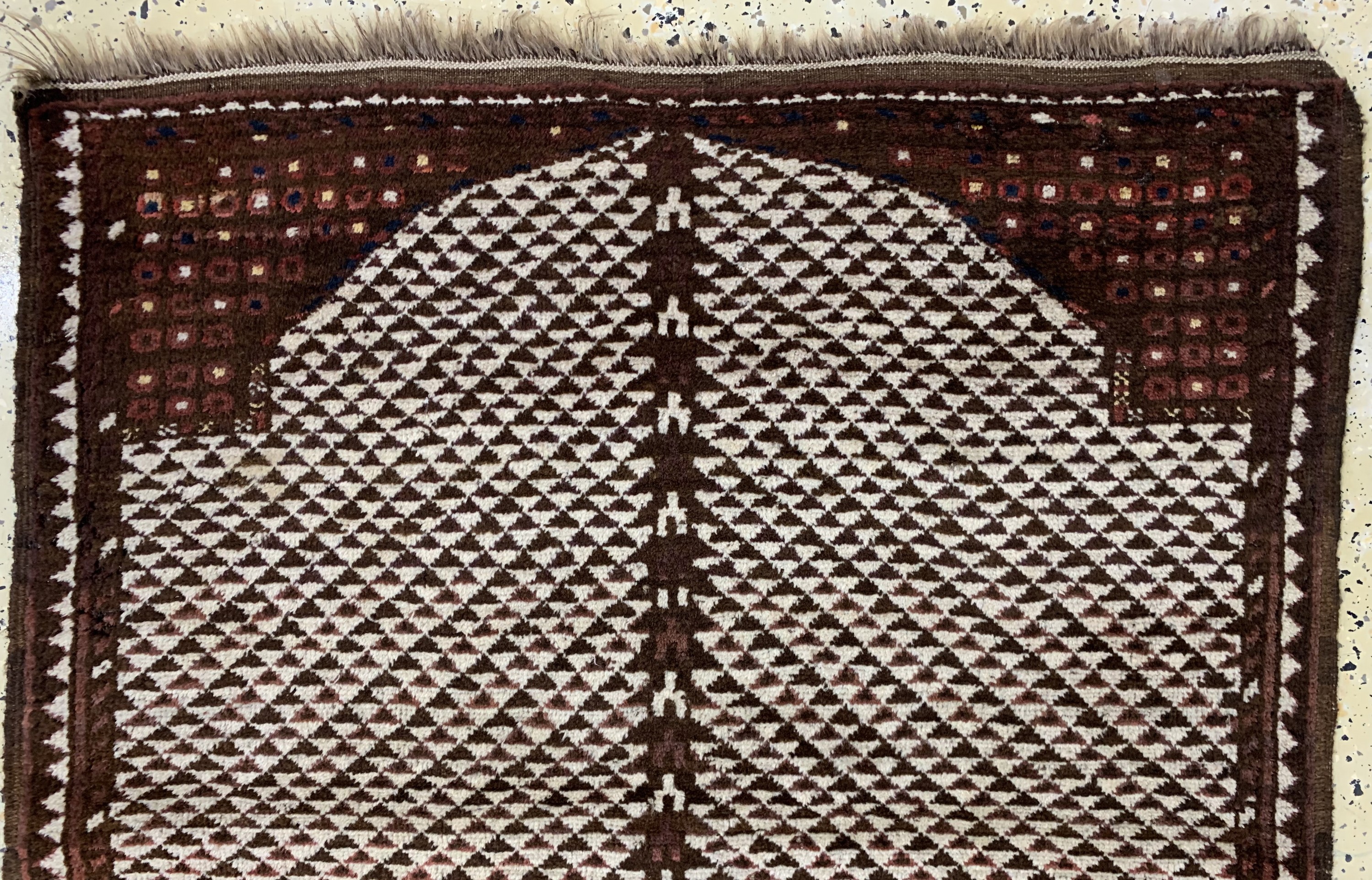 Detail a: Ersari"Gebetsteppich", Afghanistan, Anfang 20.Jhd, Wolle auf Wolle, ca. 170 x 113 cm, Mottenfraß, EHZ: 3