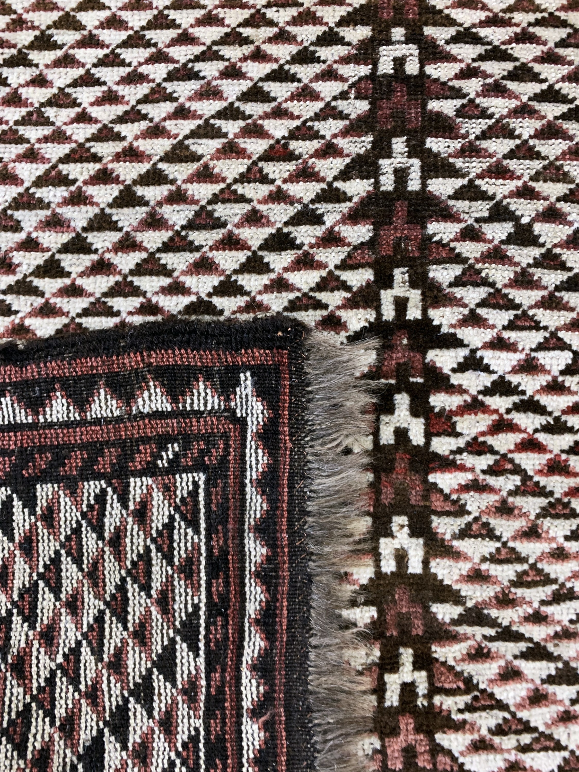 Detail e: Ersari"Gebetsteppich", Afghanistan, Anfang 20.Jhd, Wolle auf Wolle, ca. 170 x 113 cm, Mottenfraß, EHZ: 3