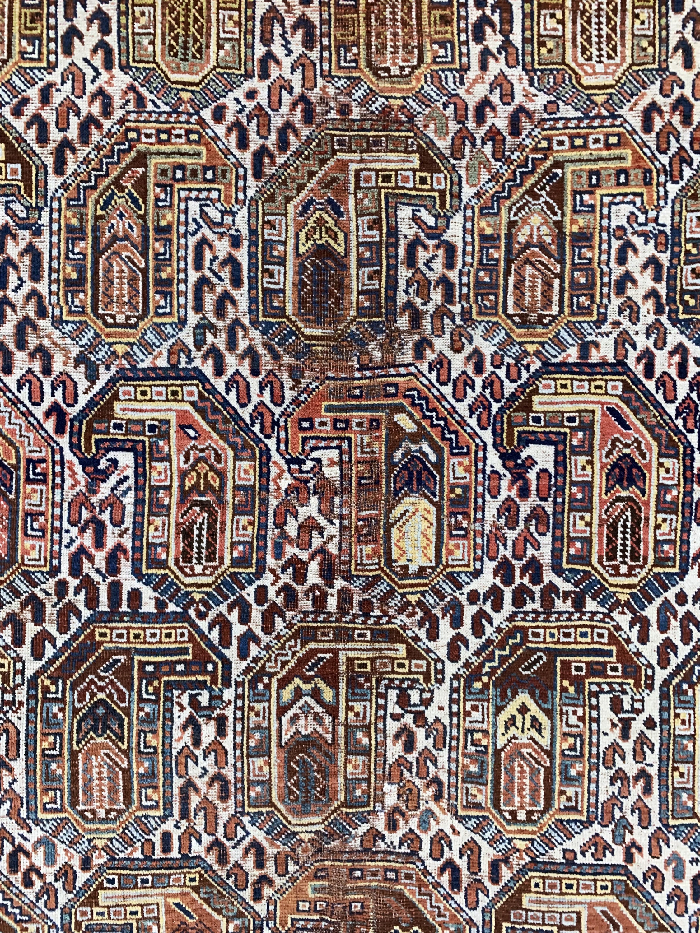 Detail b: Ghaschgai antik, Persien, 19.Jhd, Wolle aufWolle, ca. 180 x 138 cm, EHZ: 4