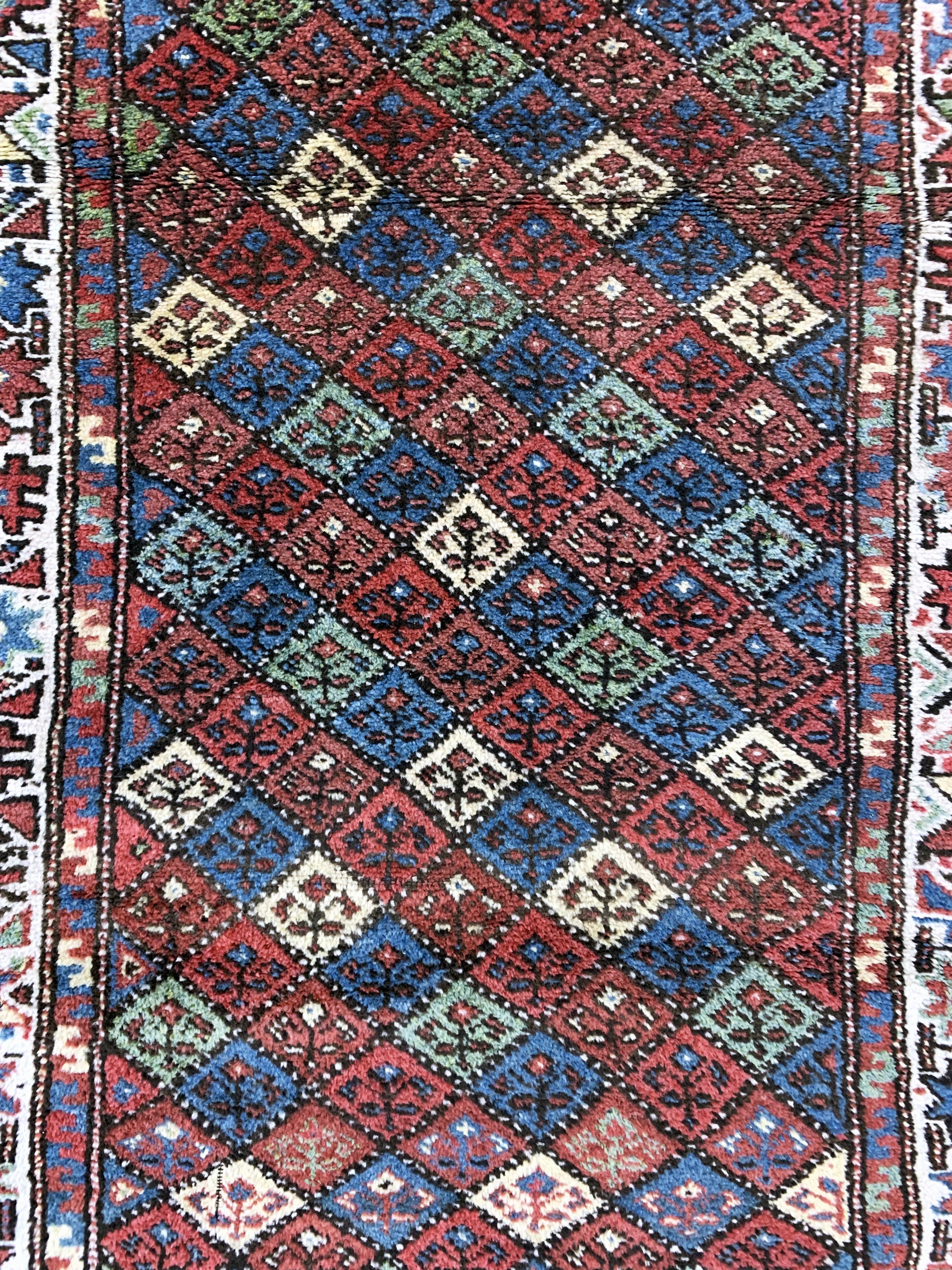 Detail b: Kurdischer"Dorfteppich", Persien, um 1900, Wolle auf Wolle, ca. 165 x 107 cm, EHZ: 2-3