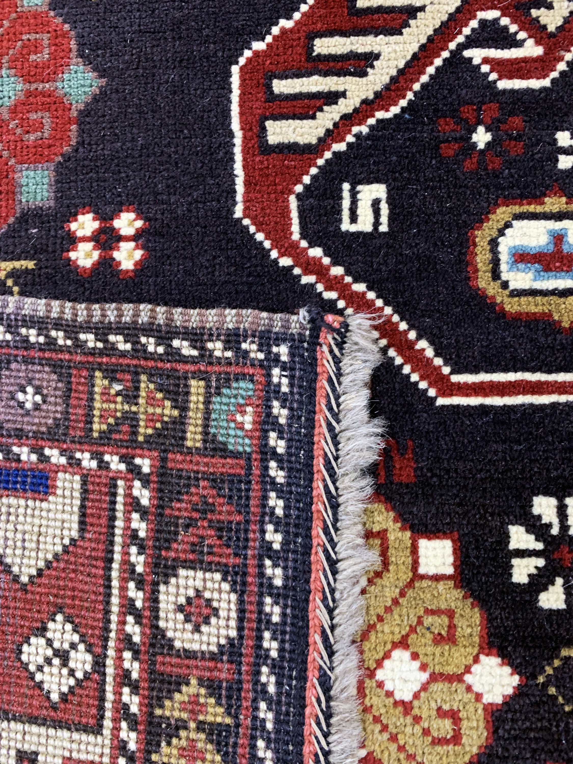 Detail h: Kazak alt, Kaukasus, Mitte 20.Jhd, Wolle auf Wolle, ca. 233 x 173 cm, EHZ: 2