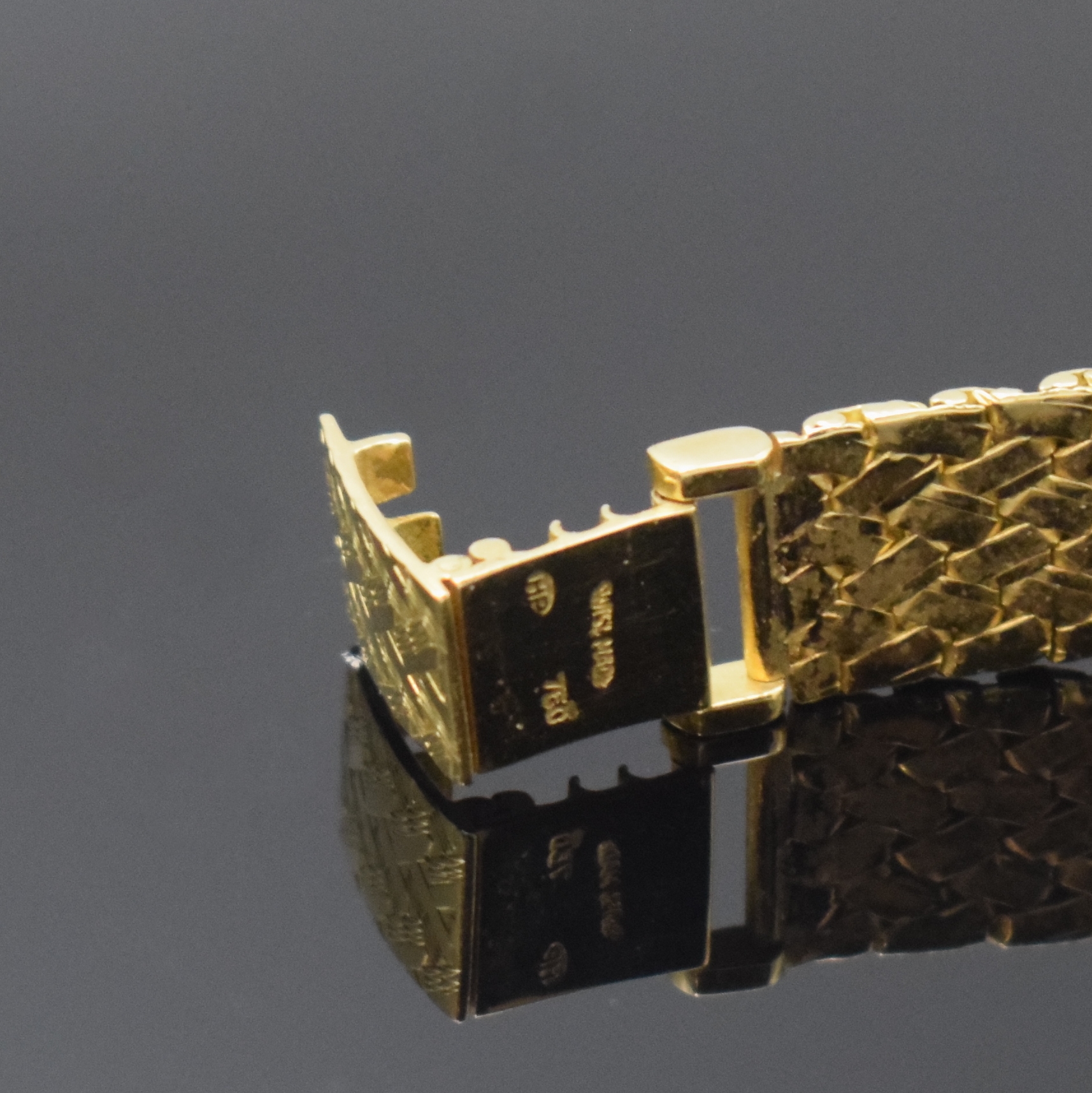 Detail b: BAUME & MERCIER Damenarmbanduhr in GG 750/000 Referenz 38259, Schweiz um 1985, Handaufzug, 8-eckiges Geh., Boden aufgedr., anges. Flechtband, grünes ...