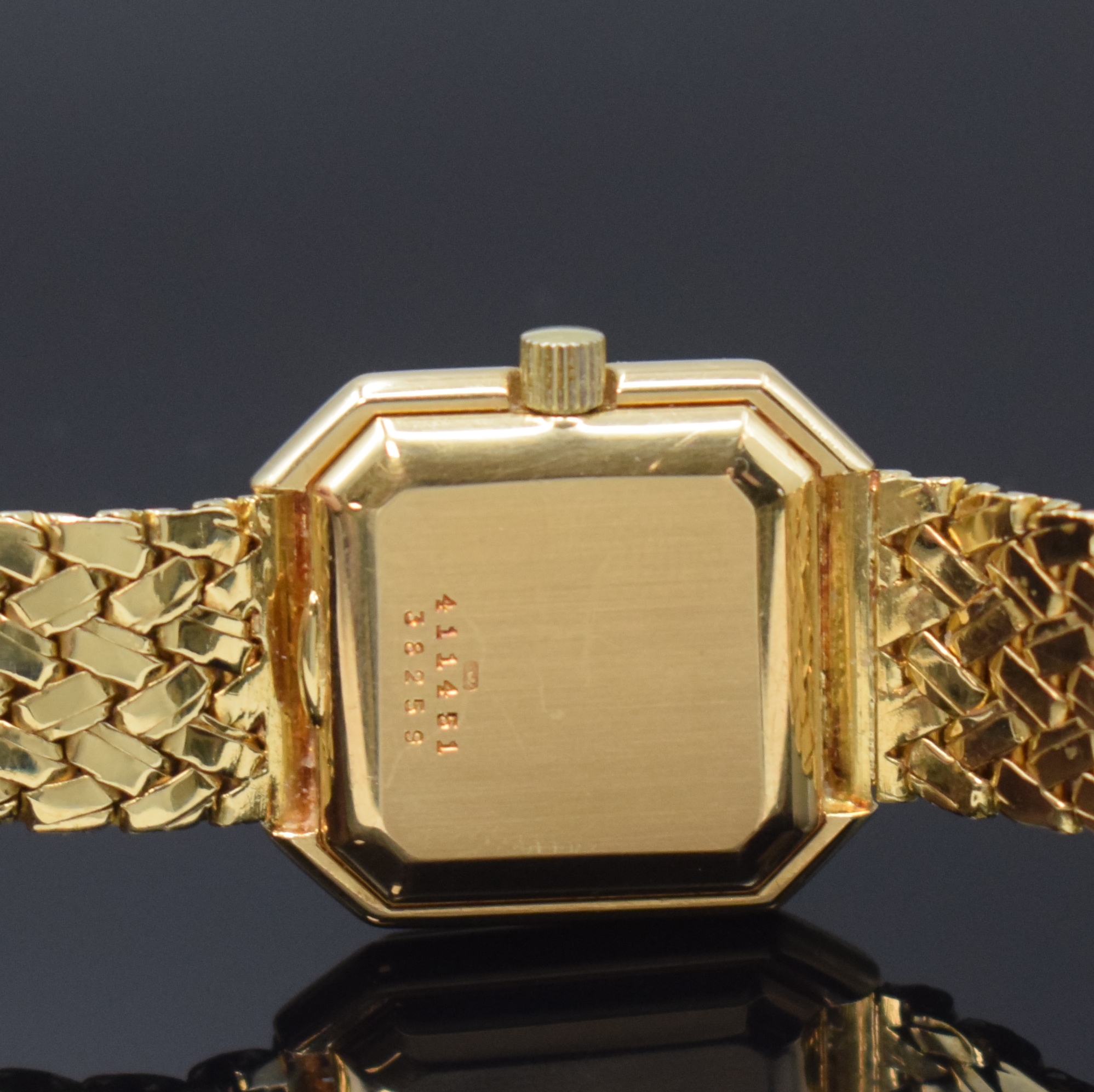 Detail d: BAUME & MERCIER Damenarmbanduhr in GG 750/000 Referenz 38259, Schweiz um 1985, Handaufzug, 8-eckiges Geh., Boden aufgedr., anges. Flechtband, grünes ...