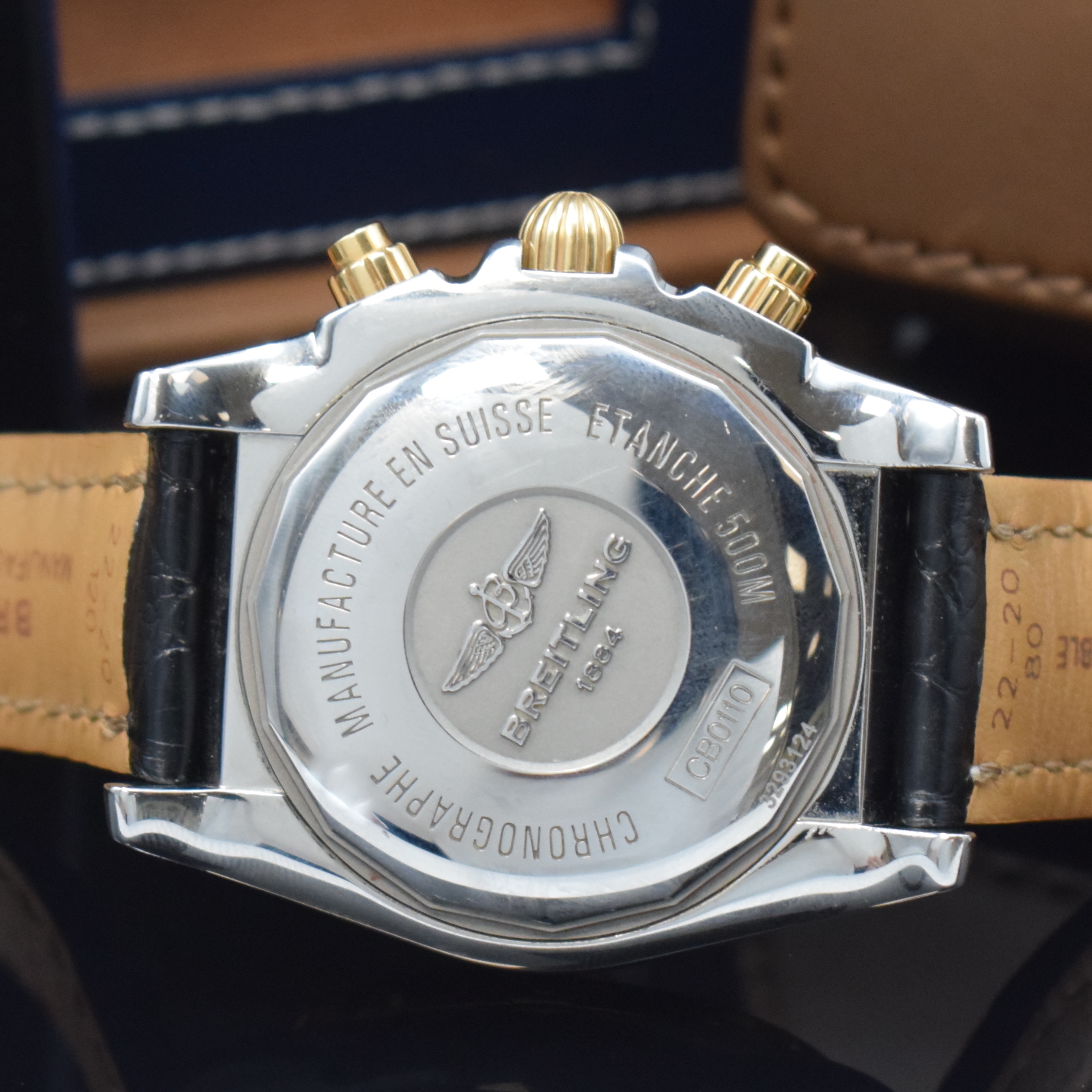 Detail d: BREITLING Armbandchronograph Chronomat 44 Referenz CB0110, Automatik, Chronometer in Edelstahl/Rotgold kombiniert inkl. orig. Lederband m. orig. ...
