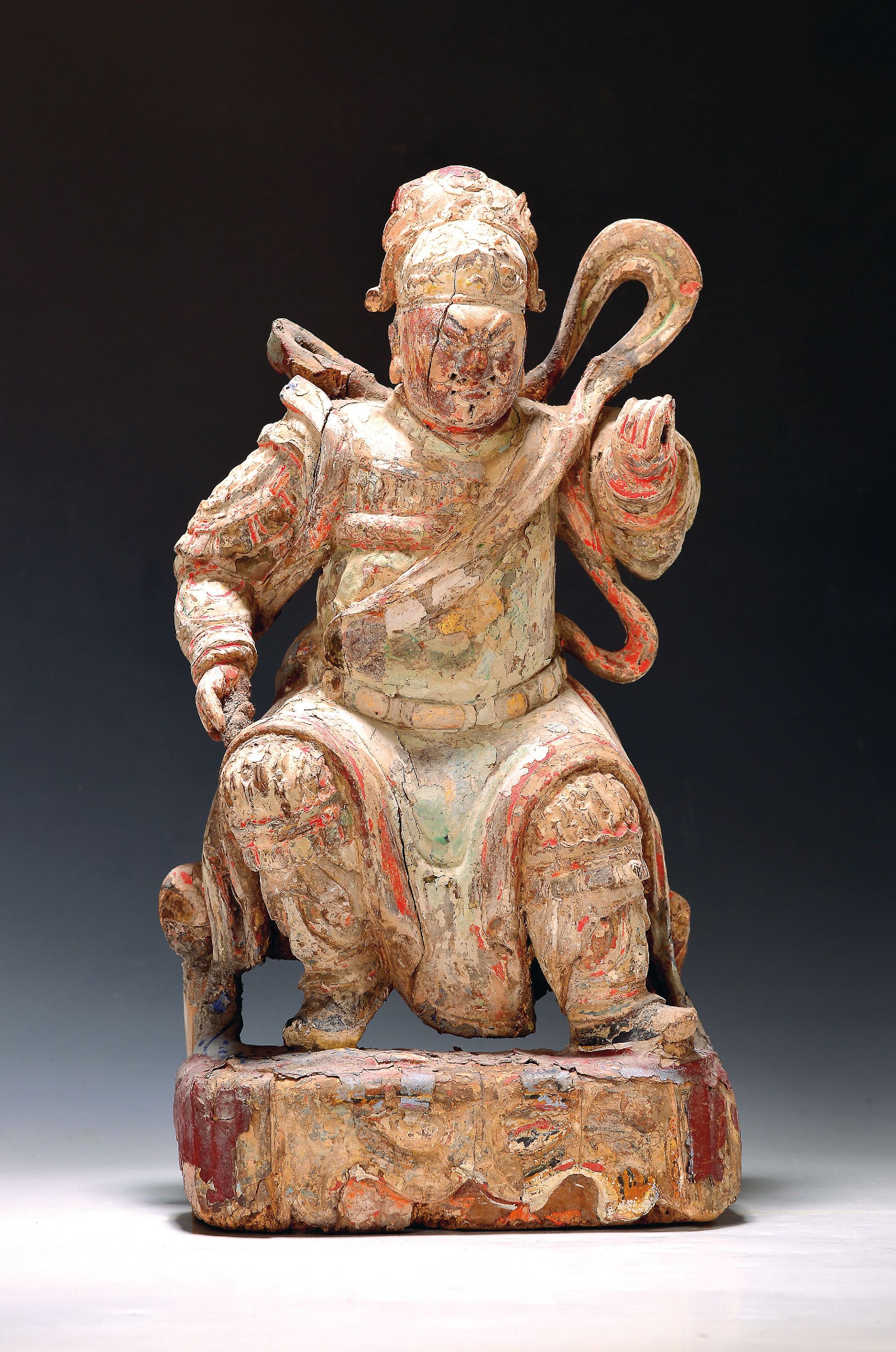 Tempelwächter bzw. Stifterfigur, China, Quing -Dynastie, 18./19.Jh., Holz geschnitzt, überfasst, im Rücken eingelassener Schrein mit ...