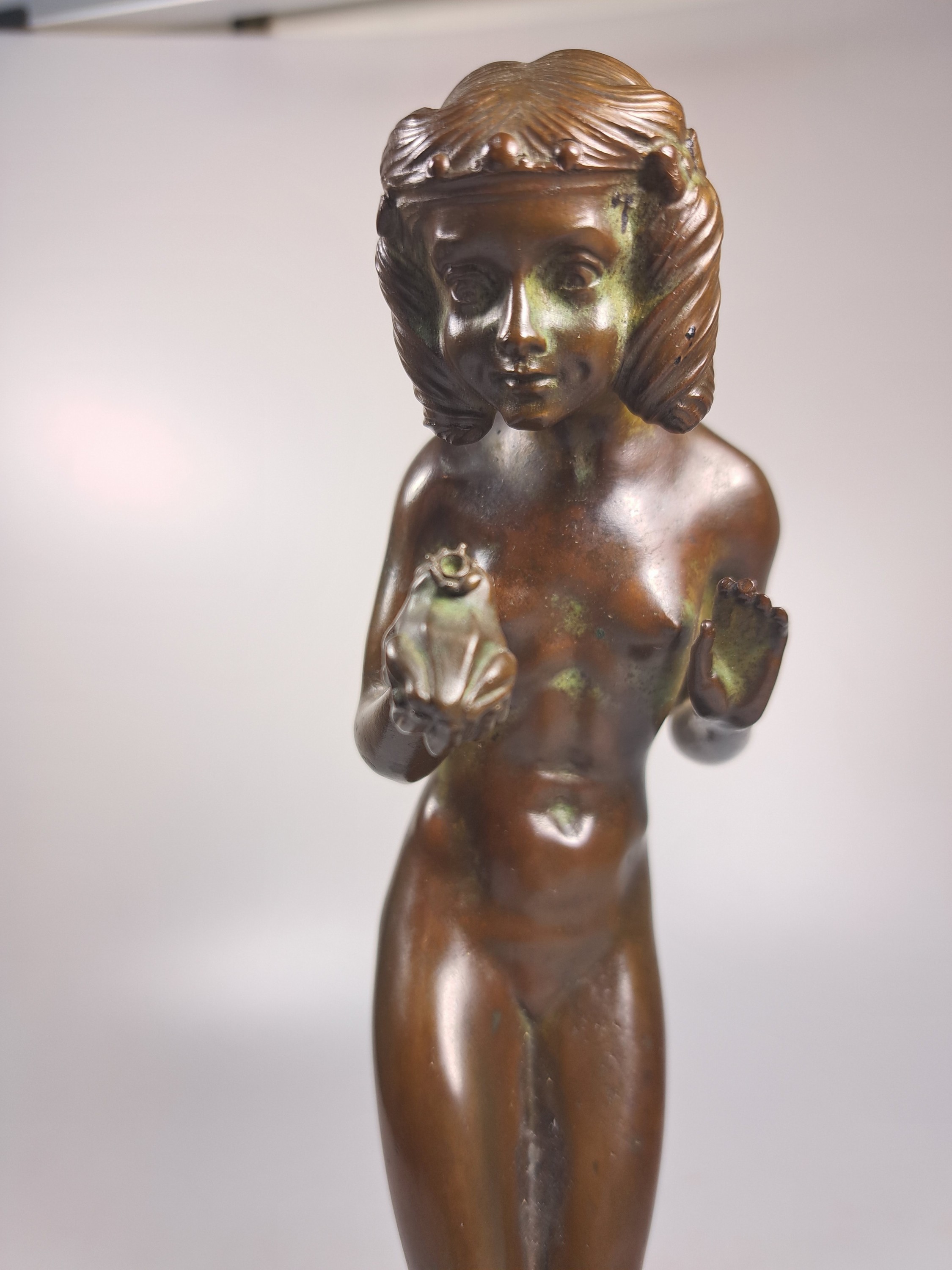 Detail f: Bronzefigur, Adolf Gustav Daumiller, 1976 - 1962, Froschkönig, am Sockel signiert, H. ca. 23 cm