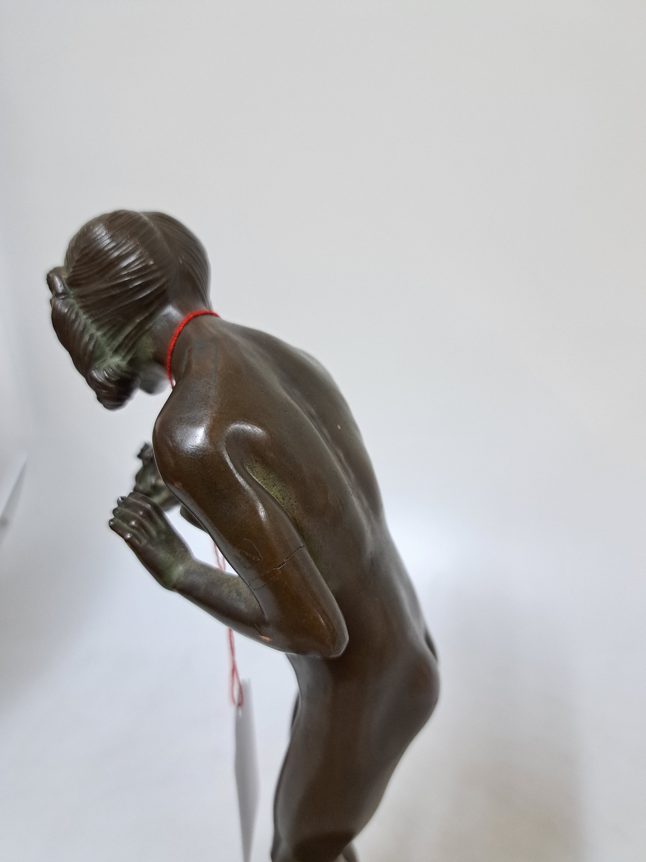 Detail g: Bronzefigur, Adolf Gustav Daumiller, 1976 - 1962, Froschkönig, am Sockel signiert, H. ca. 23 cm