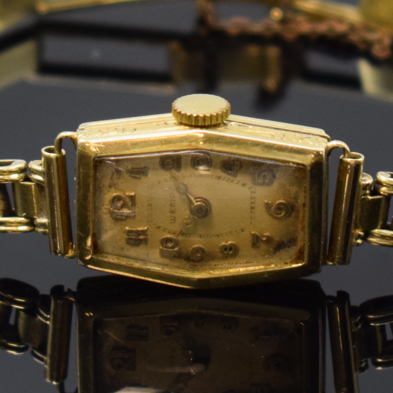 Detail a: WEMPE Damenarmbanduhr in GG 585/000, Schweiz um 1930, Handaufzug, Scharniergeh. m. Drahtanstößen, Armband m. Kastenschl., Sicherheitsacht und ...