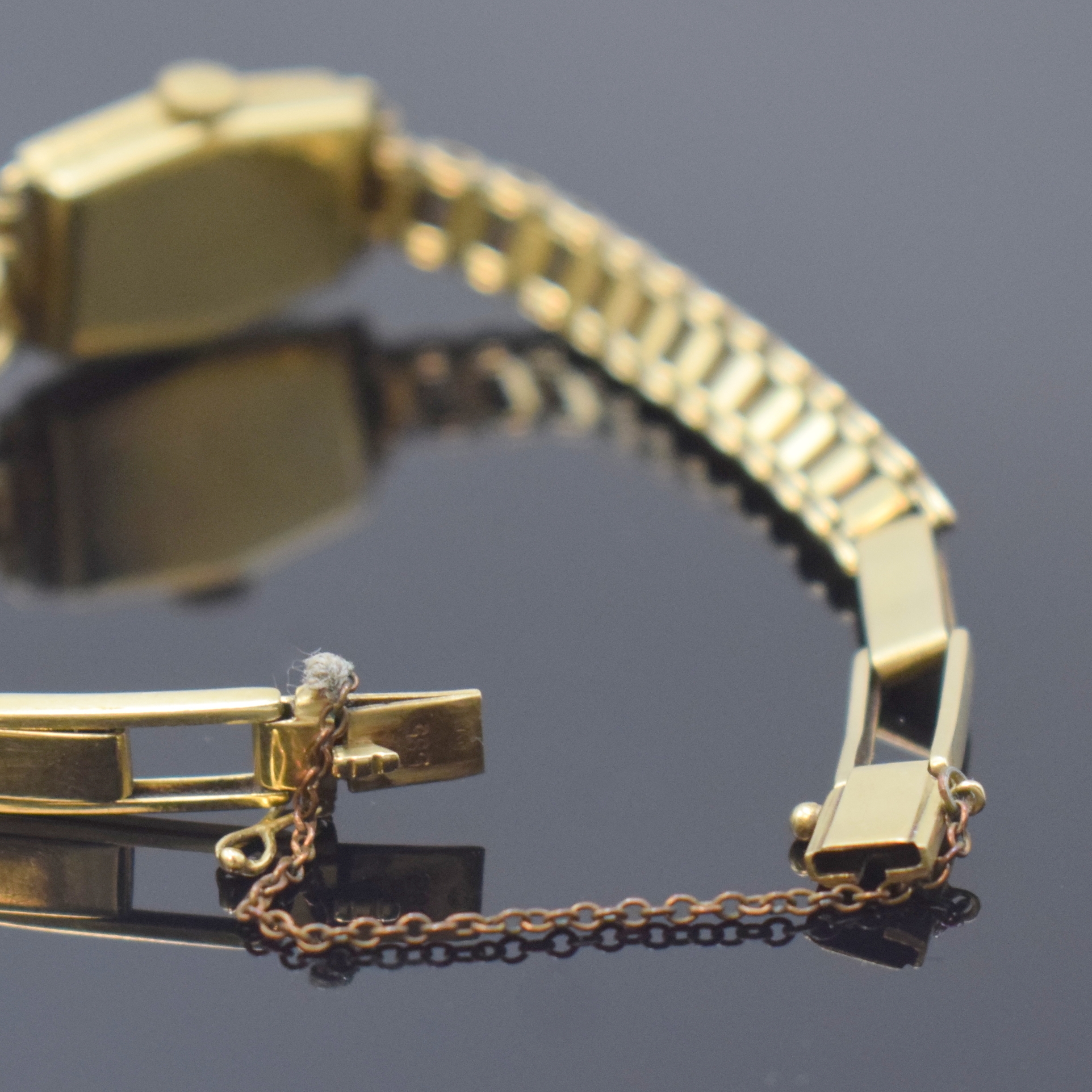 Detail b: WEMPE Damenarmbanduhr in GG 585/000, Schweiz um 1930, Handaufzug, Scharniergeh. m. Drahtanstößen, Armband m. Kastenschl., Sicherheitsacht und ...