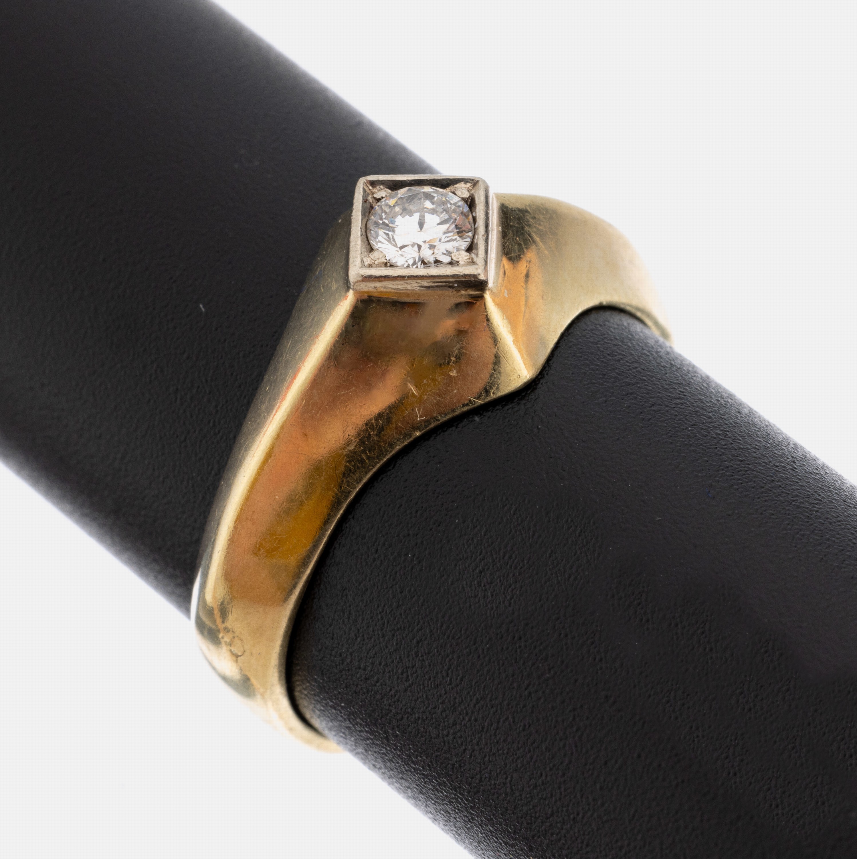 14 kt Gold Brillant-Ring, GG 585/000, schlichte Gestaltung, 1 Brillant ca. 0.20 ct Weiß/p, RW 58, ca. 6.2 g