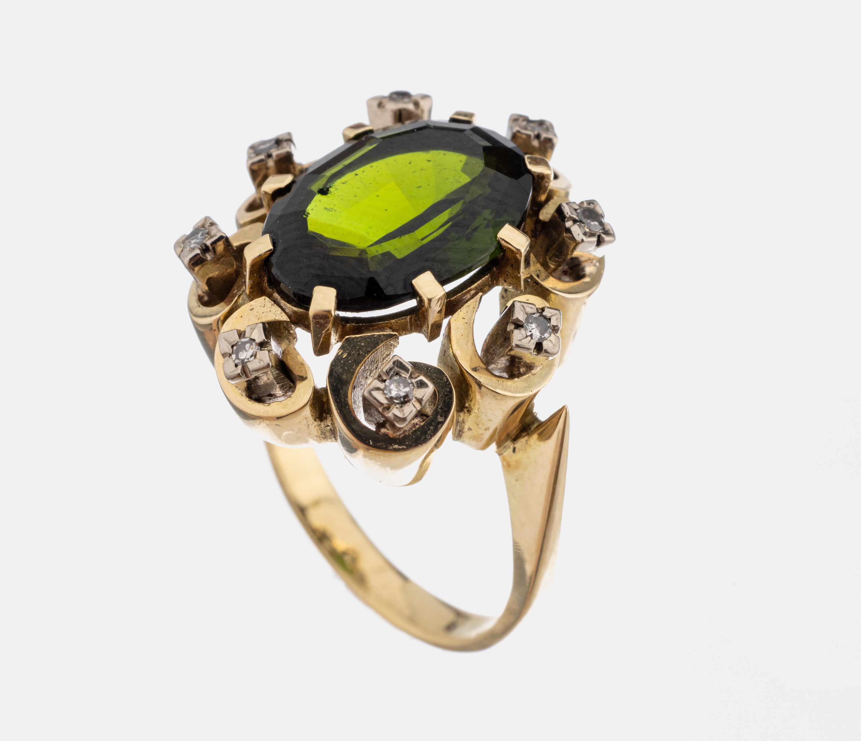 14 kt Gold Turmalin-Diamant-Ring, GG 585/000, ovalfacett. Turmalin ca. 4.00 ct, umgeben von 8 8/8-Diamanten zus. ca. 0.04 ct Weiß/p, RW 52, ca. 9.4 ...