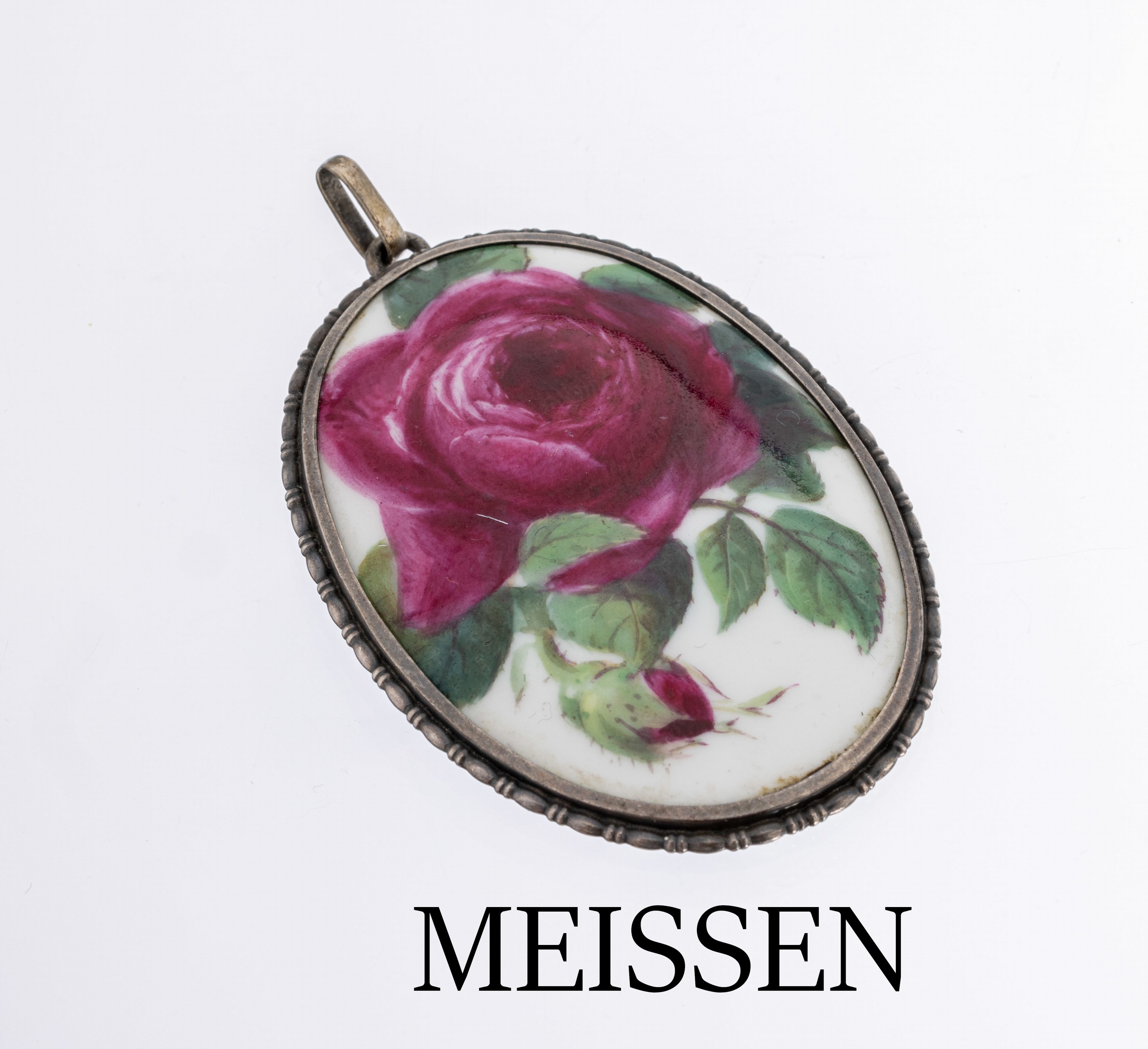 MEISSEN Anhänger, Rahmen 800er Silber, Kordelverzierung, feine Porzellanmalerei mit Rose, L. ca. 6 cm