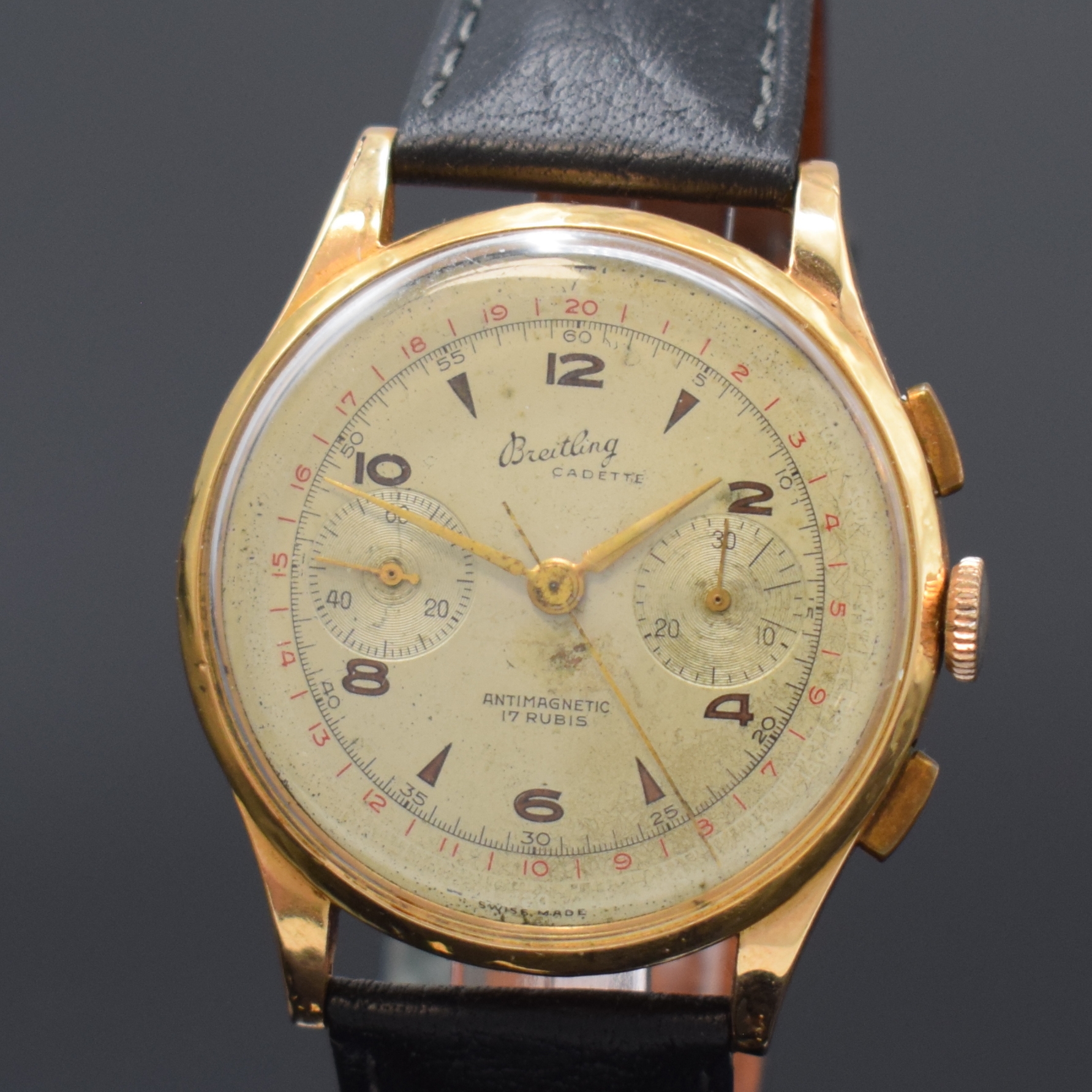 Detail a: BREITLING Armbandchronograph Cadette in RG 750/000, Handaufzug, Schweiz um 1965, 3- teil. Geh. altersbed. dell., verg. Cuvette zur Armierung, Boden ...