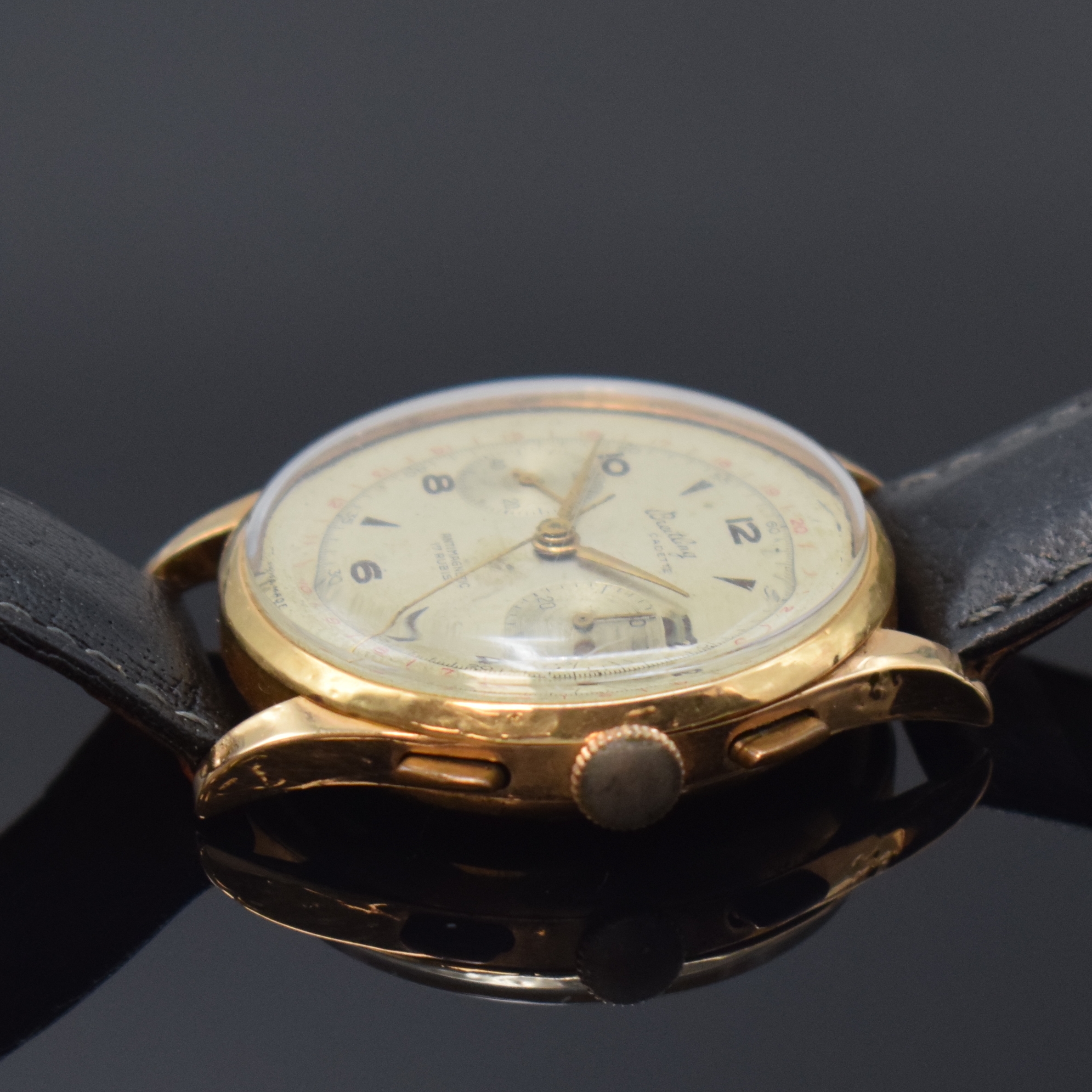 Detail b: BREITLING Armbandchronograph Cadette in RG 750/000, Handaufzug, Schweiz um 1965, 3- teil. Geh. altersbed. dell., verg. Cuvette zur Armierung, Boden ...
