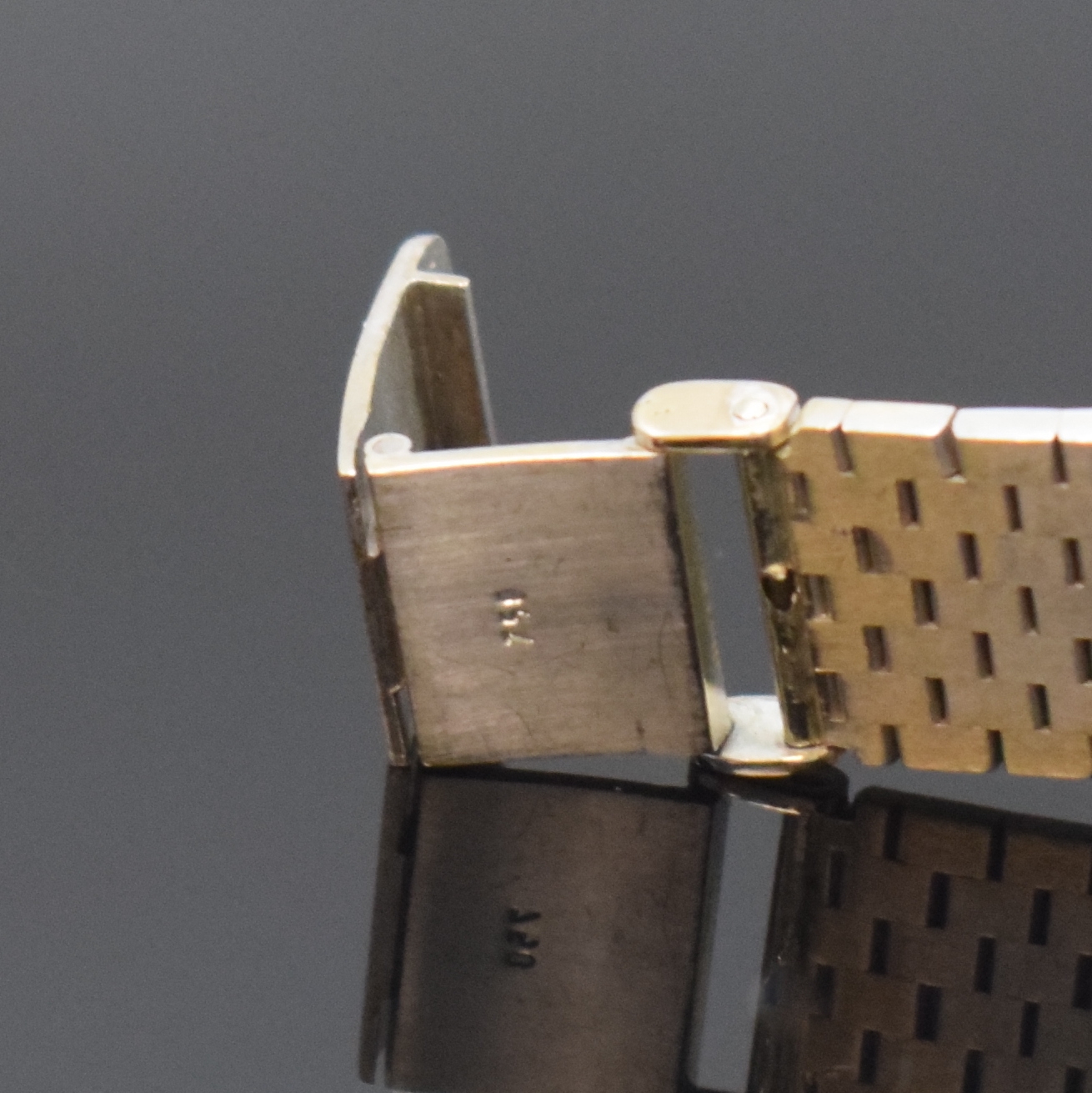 Detail b: OMEGA Werk im neutralen WG 750/000 Gehäuse, Automatik, Werk Schweiz um 1969, Geh. und Band später, Boden aufgedr., silb. De Ville Zifferbl. m. ...