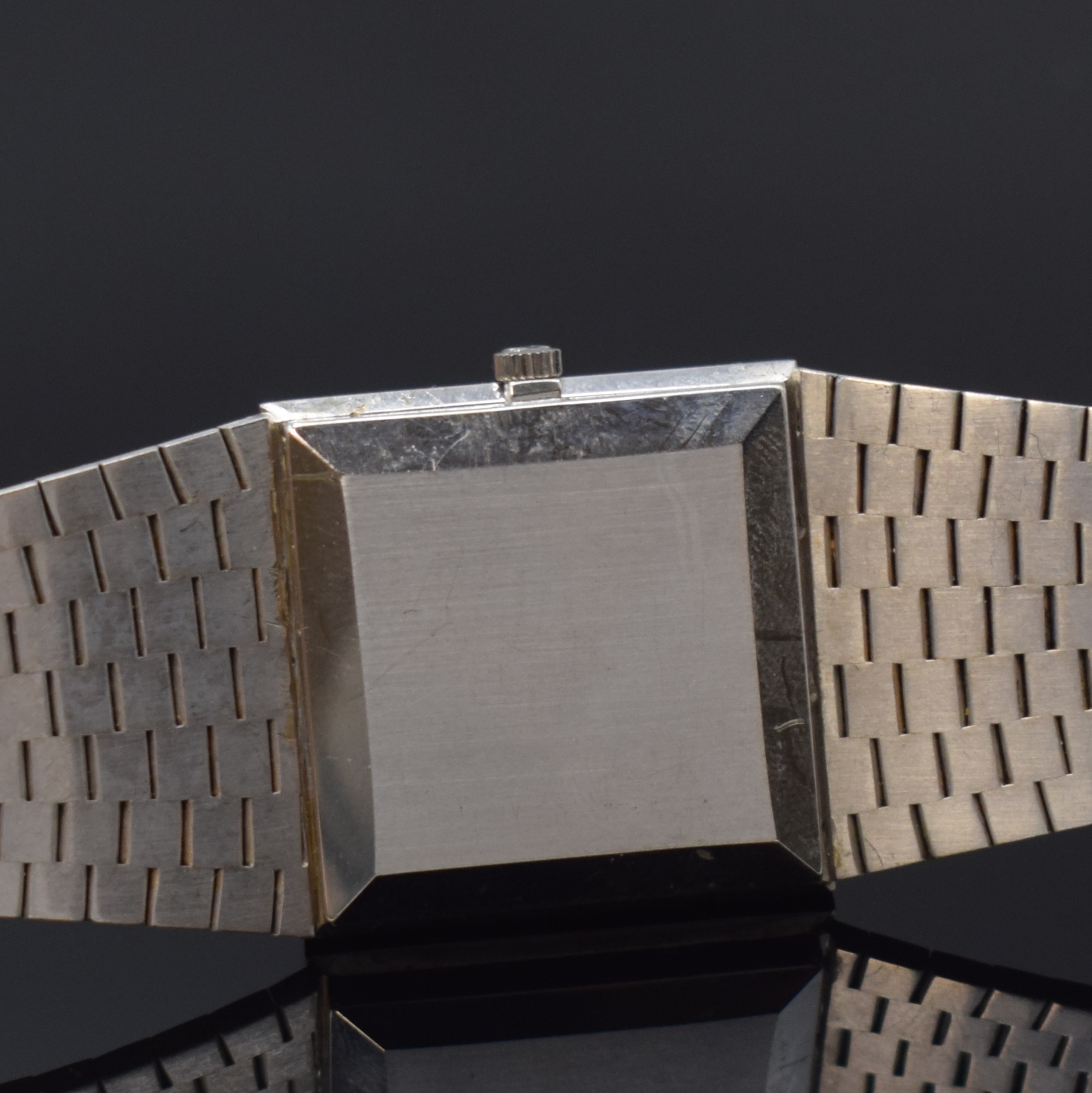 Detail d: OMEGA Werk im neutralen WG 750/000 Gehäuse, Automatik, Werk Schweiz um 1969, Geh. und Band später, Boden aufgedr., silb. De Ville Zifferbl. m. ...