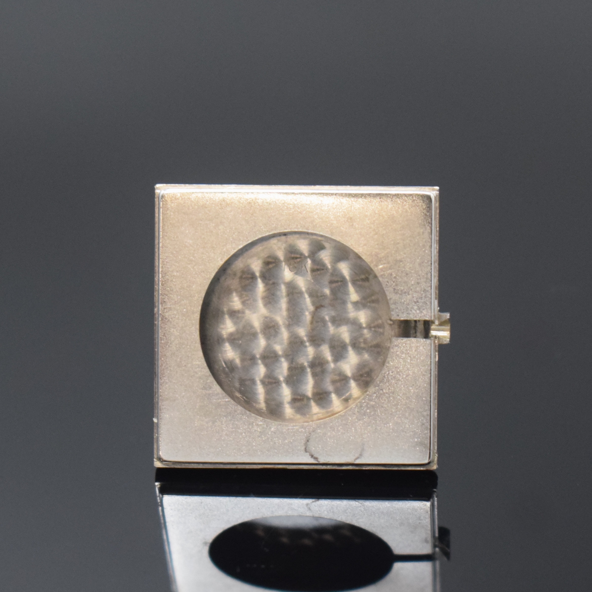 Detail e: OMEGA Werk im neutralen WG 750/000 Gehäuse, Automatik, Werk Schweiz um 1969, Geh. und Band später, Boden aufgedr., silb. De Ville Zifferbl. m. ...