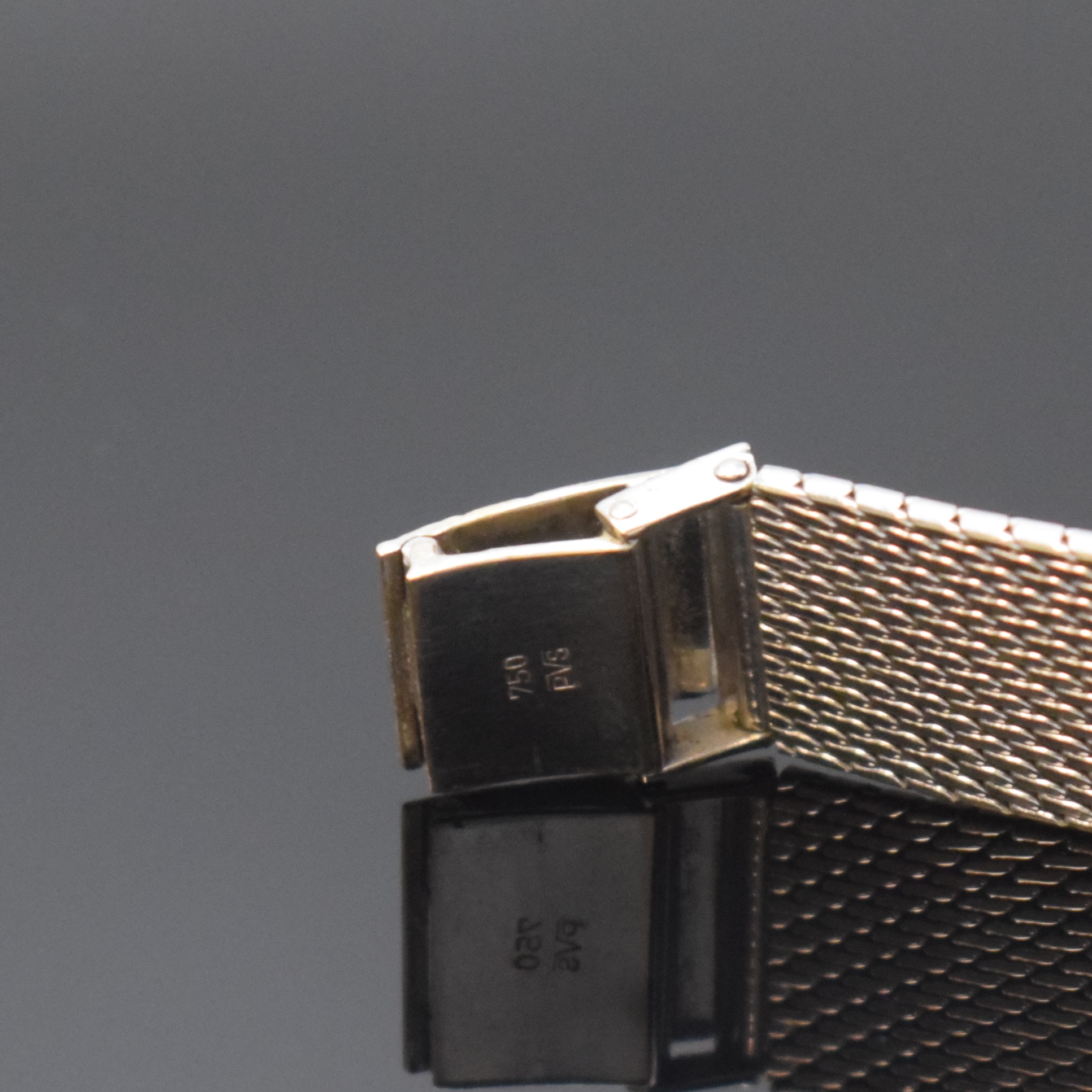 Detail b: DUGENA Precision Herrenarmbanduhr in WG 750/000, Handaufzug, Deutschland/Schweiz um 1960, 2-tlg. Geh., Boden aufgedr., silb. Zifferbl. m. aufgel. ...