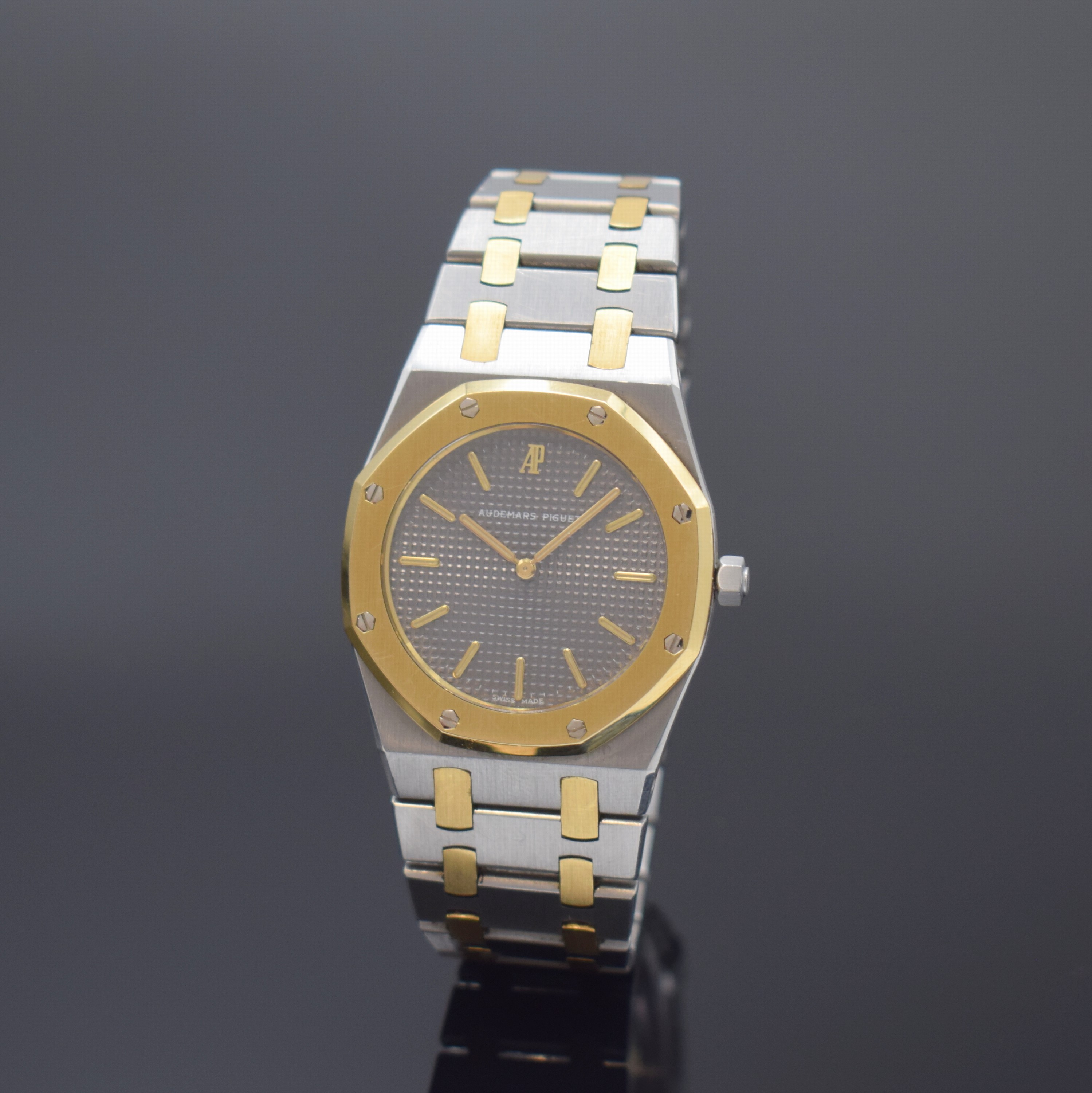 AUDEMARS PIGUET ikonische Herrenarmbanduhr Serie Royal OAK in Stahl/Gold Referenz 56143SA, Schweiz um 1986, Design von Gerald Genta, C-Serie, quarz, ...