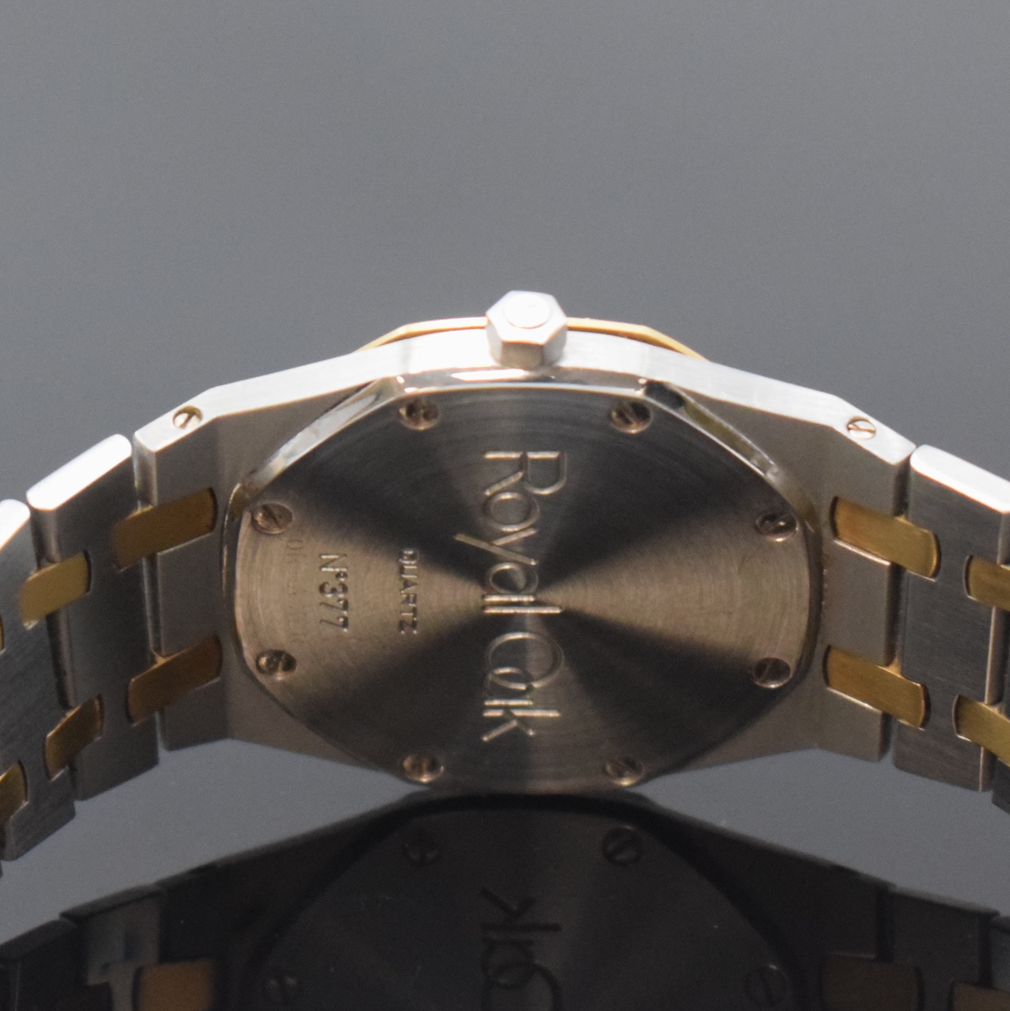 Detail c: AUDEMARS PIGUET ikonische Herrenarmbanduhr Serie Royal OAK in Stahl/Gold Referenz 56143SA, Schweiz um 1986, Design von Gerald Genta, C-Serie, quarz, ...