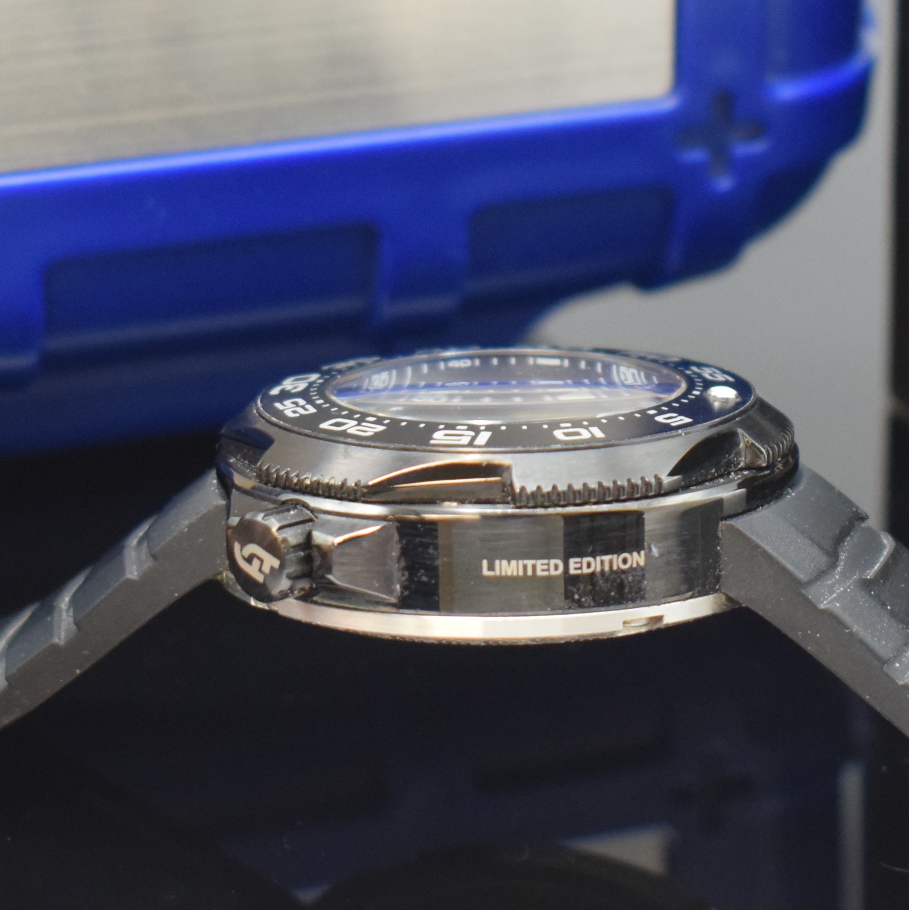 Detail b: TECNOTEMPO auf 100 Stück limitierte Taucherarmbanduhr Professionale SUBACQUEO, Automatik, geschwärztes Edelstahlgeh. inkl. Kautschukband, Boden und ...
