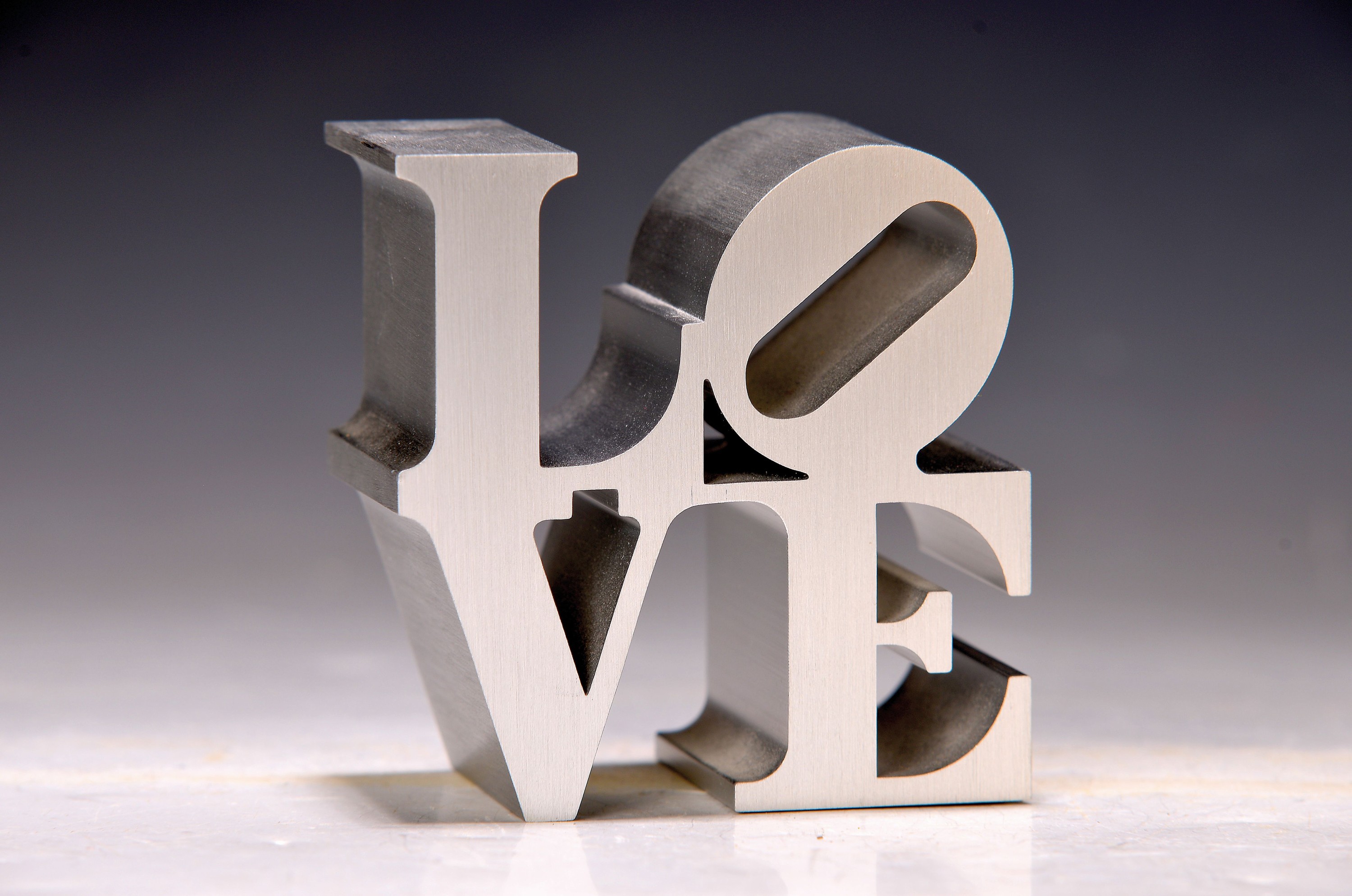 Detail k: Robert Indiana, Aluminiumskulptur, verkleinertes Modell nach dem Monumetalwerk aus Stahl, Hrs. IMA Inidanopolis Mueum of Art,2012, ca. 8 x 7 x 4 cm, ...