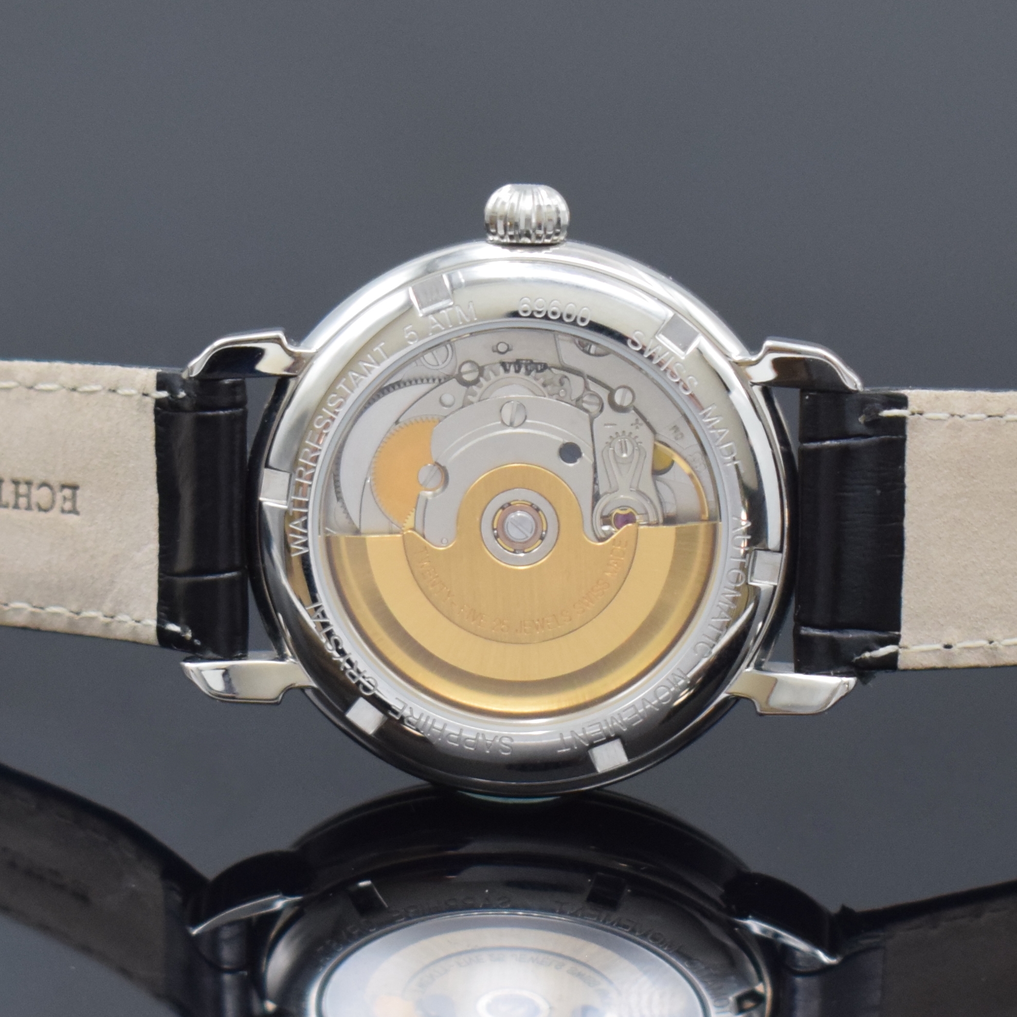 Detail d: KOLLER Armbanduhr in Edelstahl Referenz 69600, Schweiz akt. Produktion, Automatik, beids. vergl. Geh., weißes Zifferblatt, gold. Std.-Ind. u. röm. ...