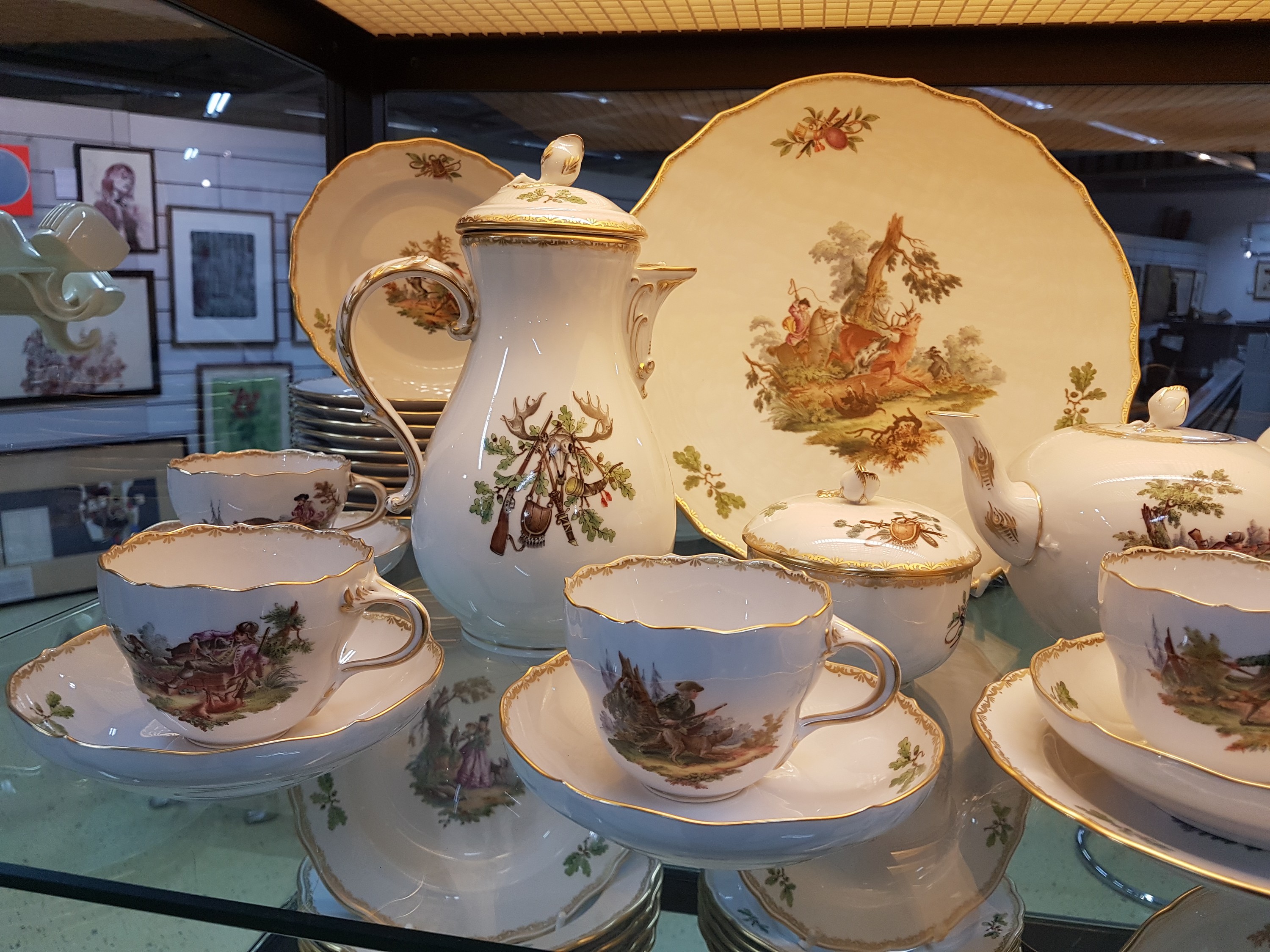 Detail f: Großes Kaffeeservice für 12 Personen, Meissen, Jagdszenen nach Ridinger in lupenfeiner Malerei, 2. Hälfte 20. Jh., 1. Wahl, Dekornummer 278028, ...