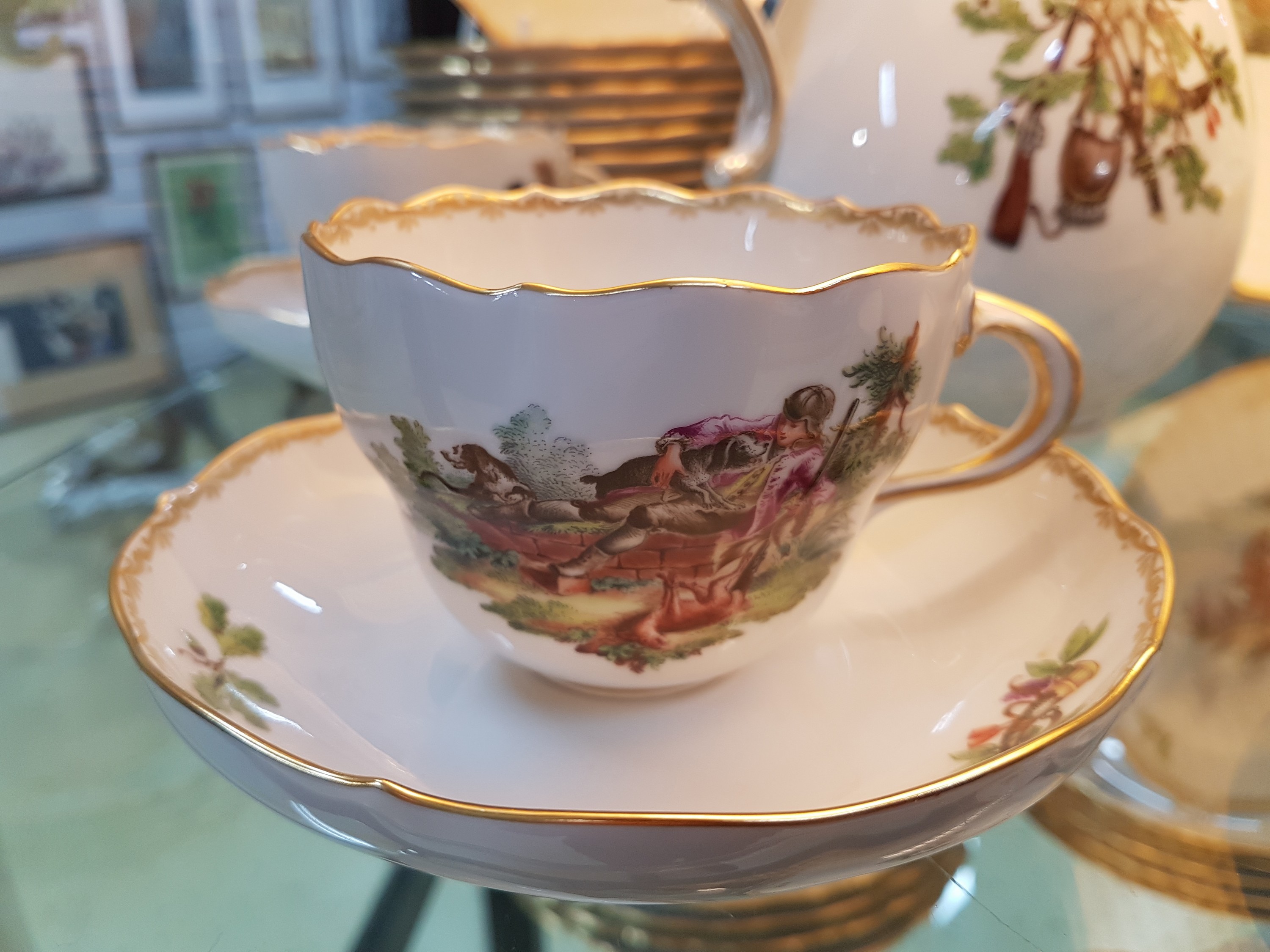 Detail h: Großes Kaffeeservice für 12 Personen, Meissen, Jagdszenen nach Ridinger in lupenfeiner Malerei, 2. Hälfte 20. Jh., 1. Wahl, Dekornummer 278028, ...