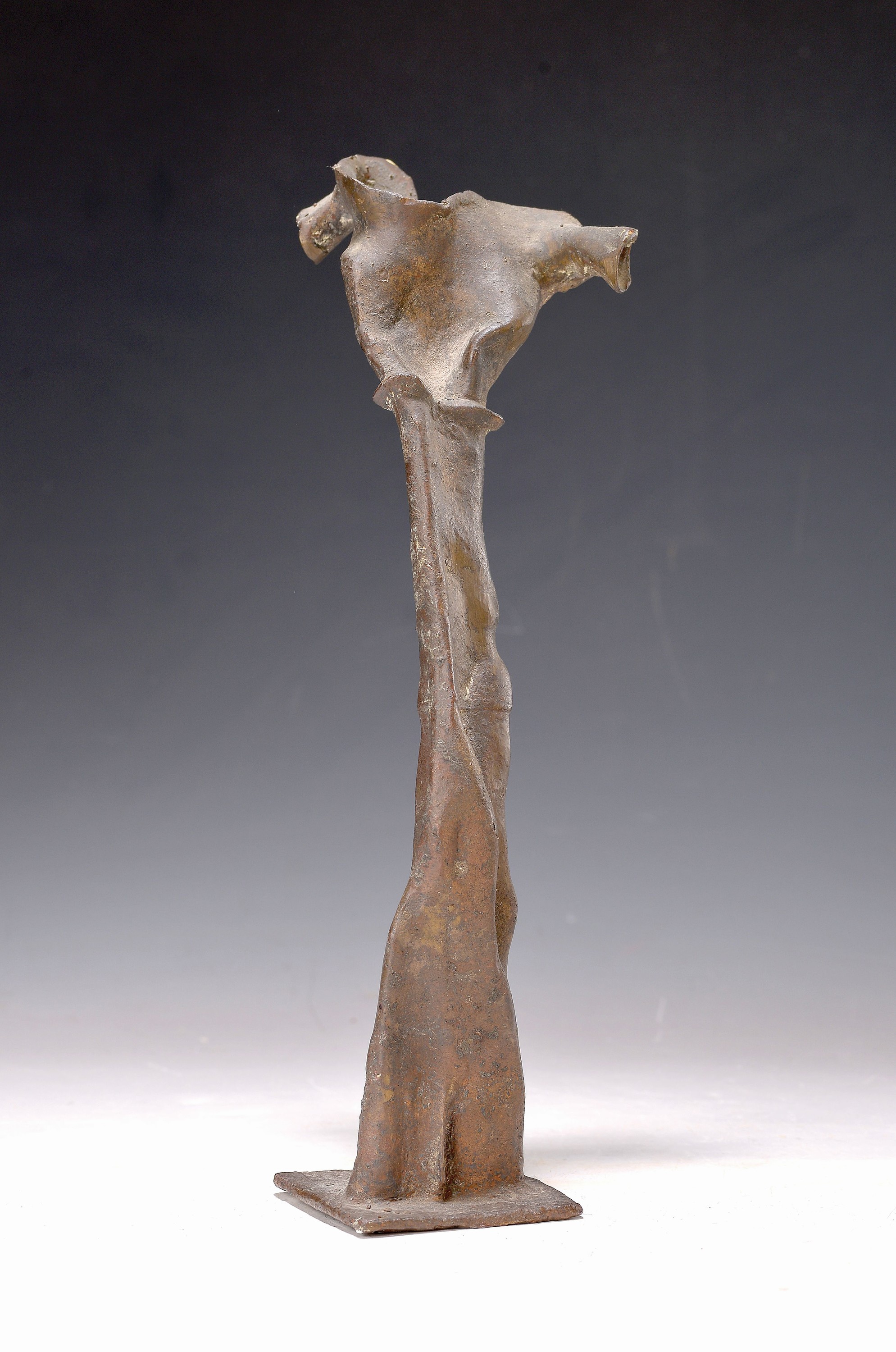 Detail k: Lothar Fischer,1933-2004, Hüllenstatuette, Bronze, Vollguß, signiert, 28 x 10 cm