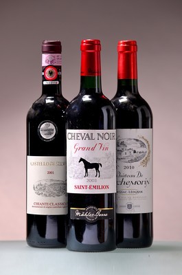 Image 26865100 - Konvolut aus 3 frz. und. ital. Weinen, 1x 2003 Mahler-Besse Cheval Noir Saint-Emilion; ...