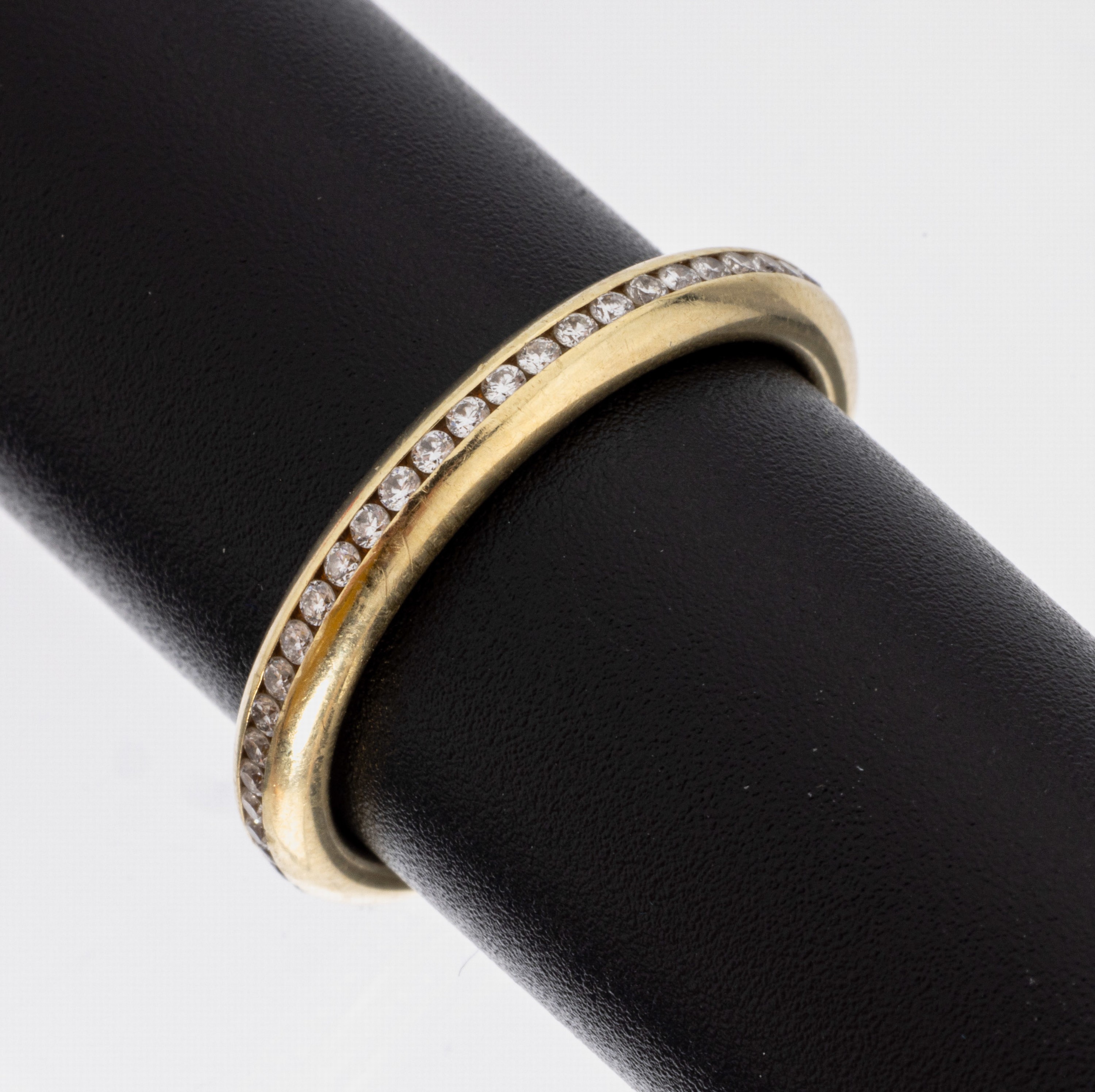 14 kt Gold Brillant-Ring, GG 585/000, 52 Brillanten zus. ca. 0.42 ct feines Weiß/si,pers. Gravur und dat., ca. 3.9 g, RW 55