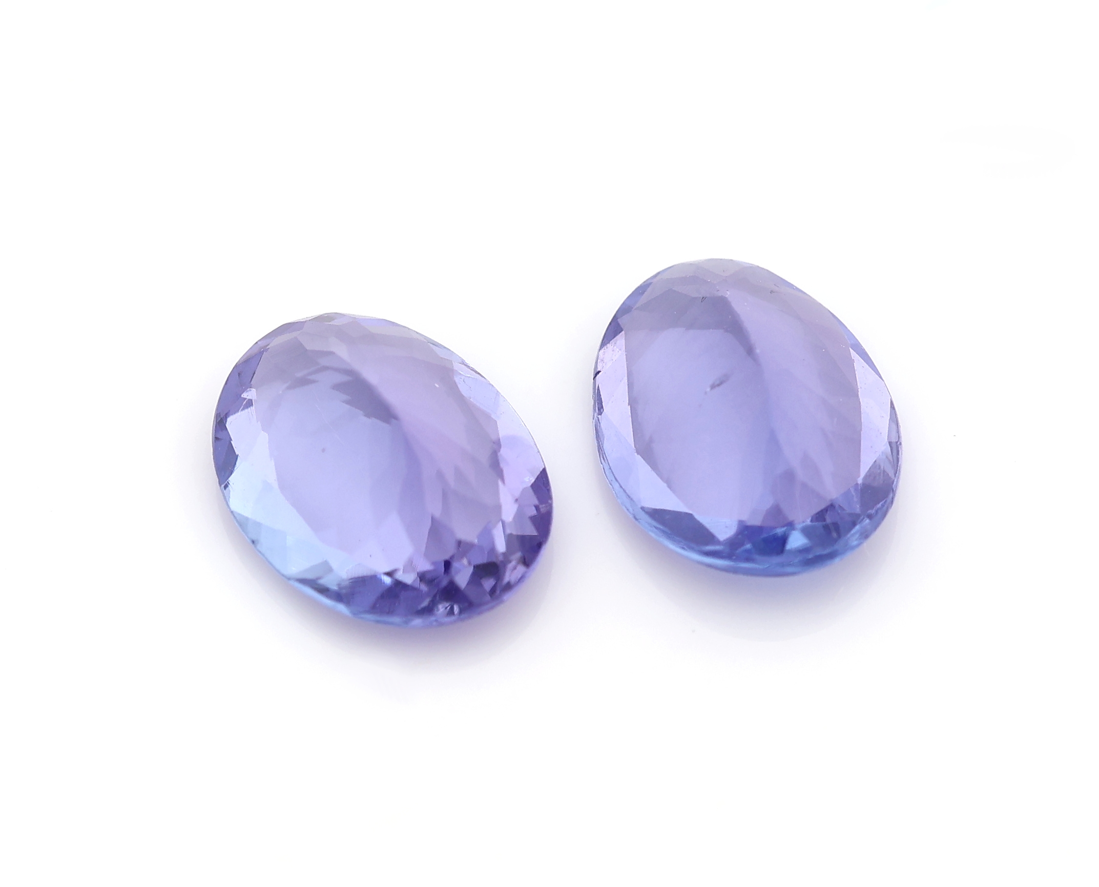 Detail b: Lot 2 lose Tansanite, zus. ca. 2.94 ct, ovalfacett.