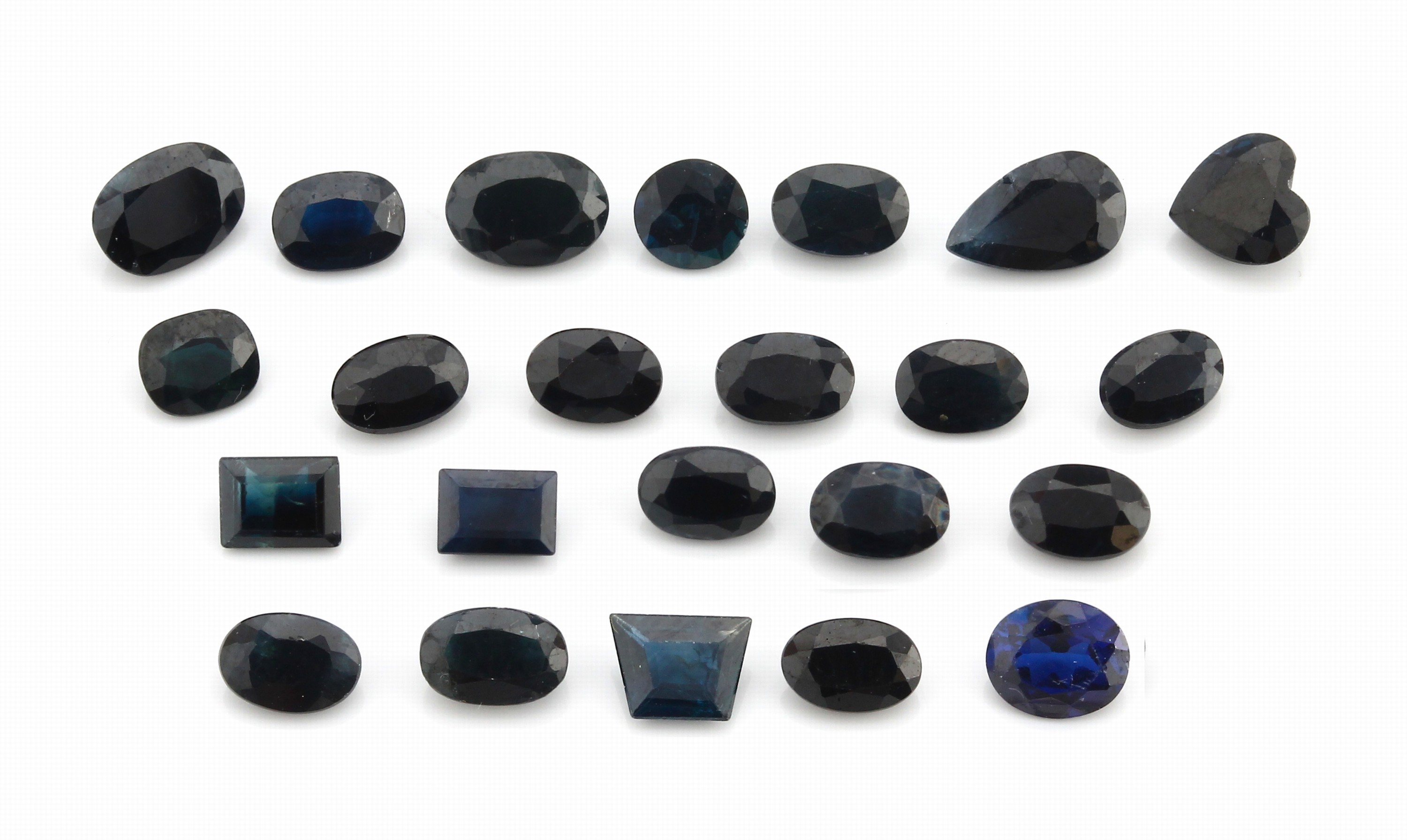 Lot lose Saphire, ca. 16.59 ct, versch. Größen, Schliffformen und Farbnuancen, Ausfassware