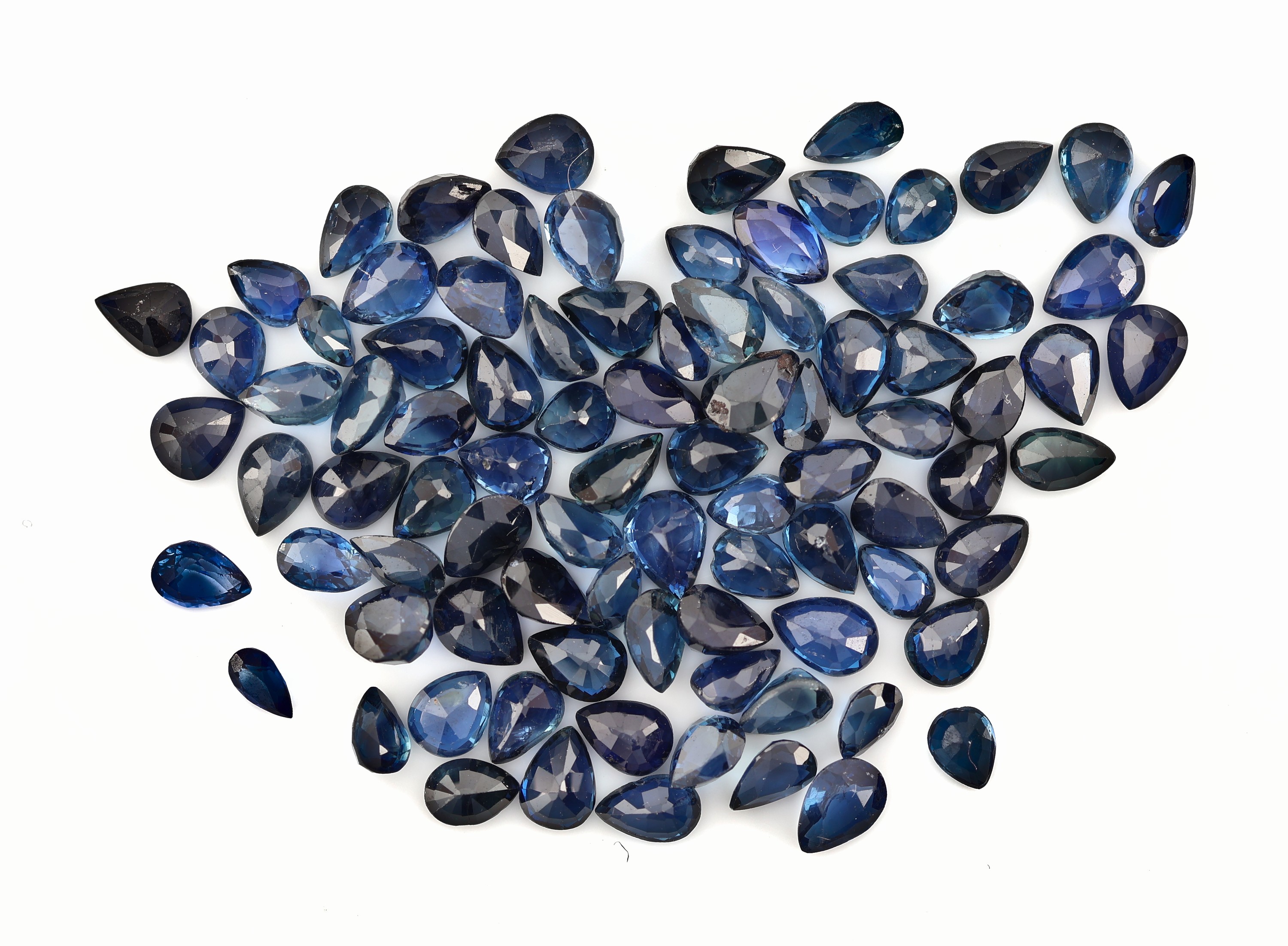 Lot lose Saphire, zus. ca. 17.25 ct, facett. Tropfen in versch. Größen und Farbnuancen, Ausfassware