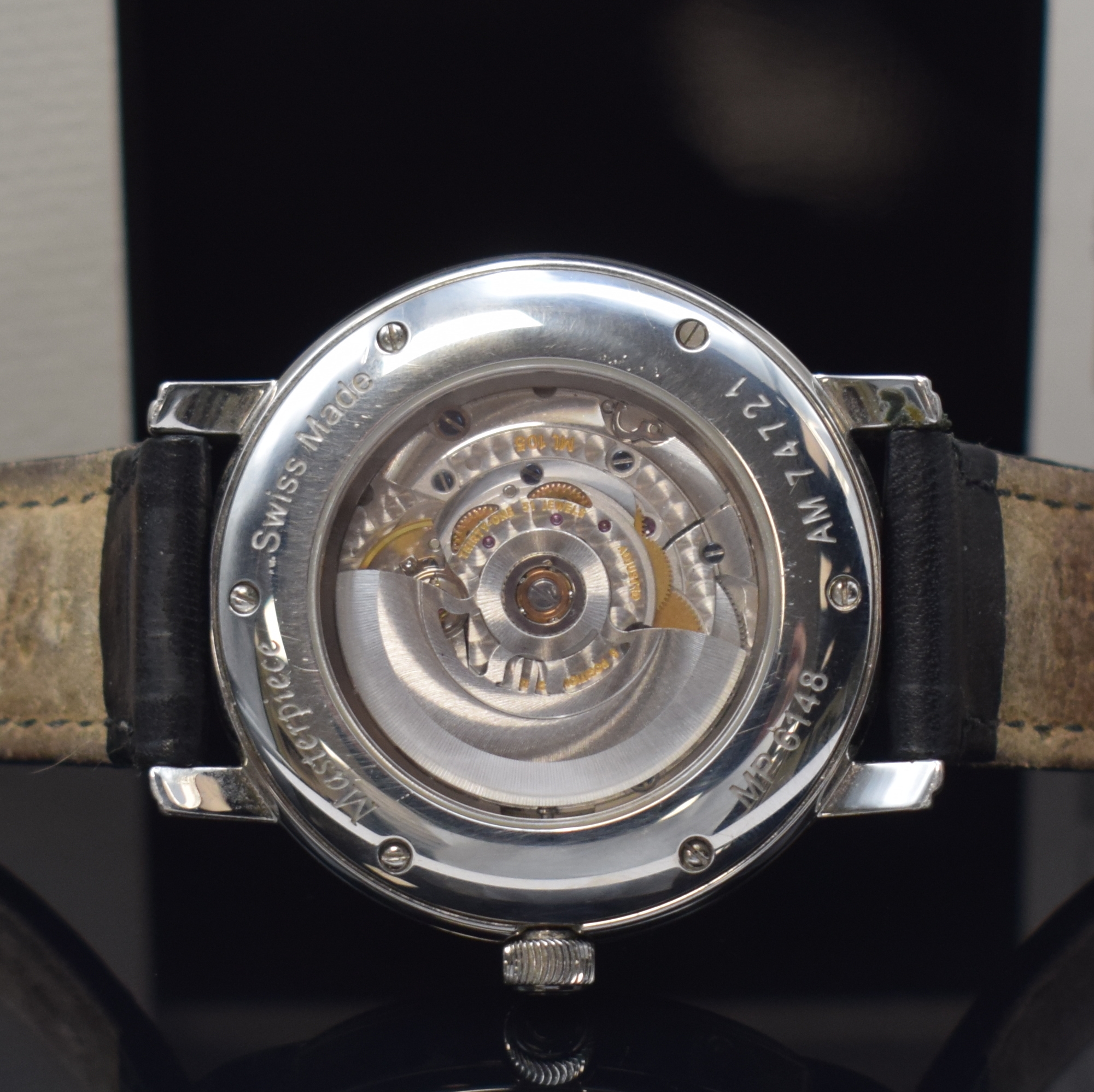 Detail d: MAURICE LACROIX Herrenarmbanduhr aus der Masterpiece Collection Modell Regulateur Referenz MP6148, Automatik, beids. vergl. Edelstahlgeh., Boden ...
