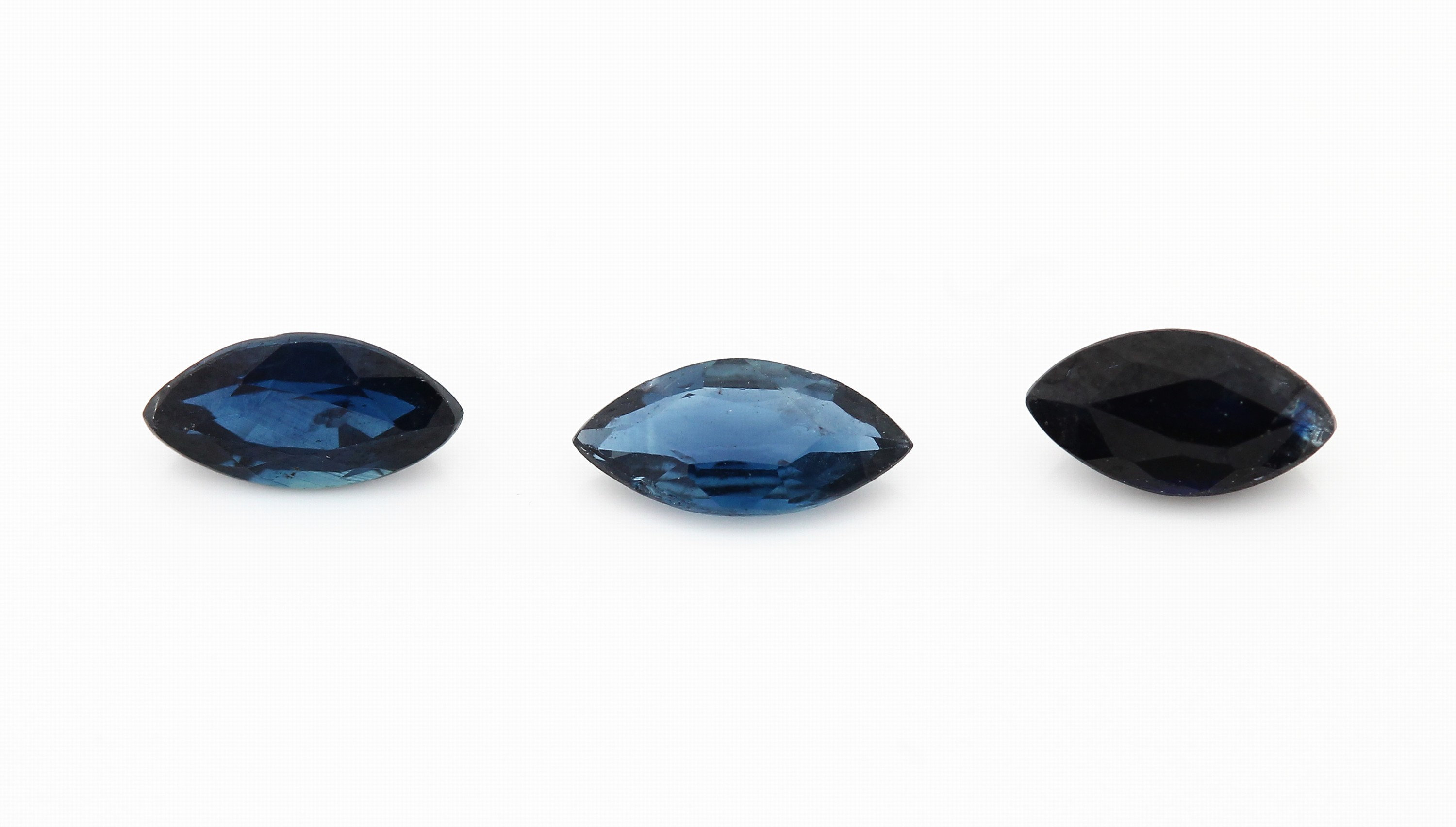 Detail a: Lot lose Saphire, zus. ca. 21.54 ct, Navettes in versch. Größen und Farbnuancen, Ausfassware