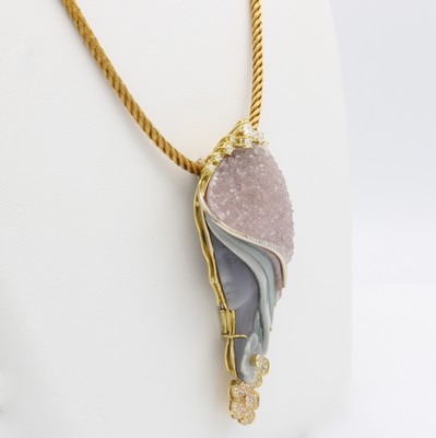 26866355a - Anhänger/Brosche mit Achat und Brillanten an Kordelcollier, GG/RG 750/000, ...