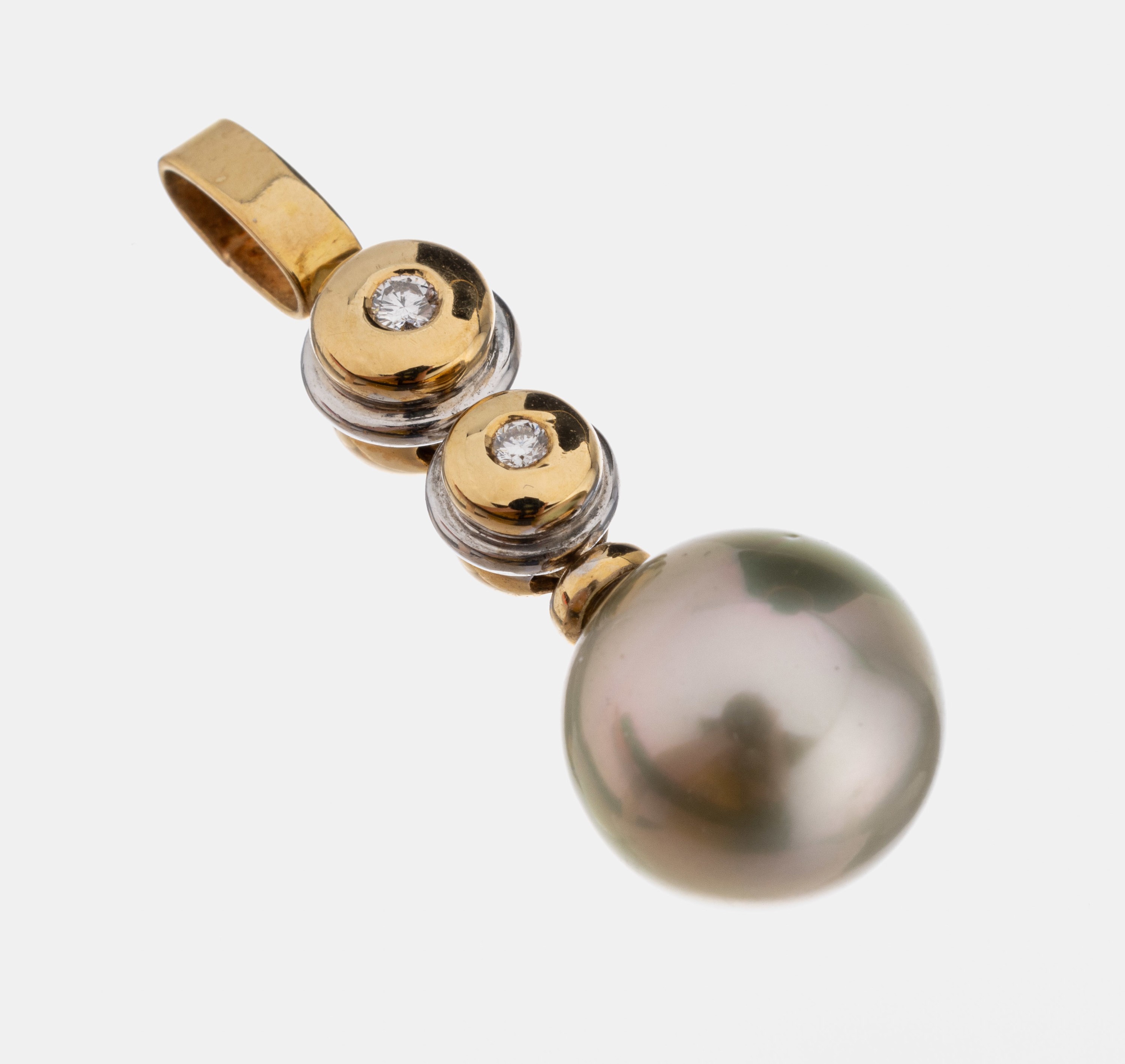 18 kt Gold Brillant-Perl-Anhänger, GG/WG 750/000, in sich bewegl., 2 Brillanten zus. ca. 0.07 ct Weiß/si, 1 Tahitizuchtperle, D. ca. 11.4 mm, L. ...