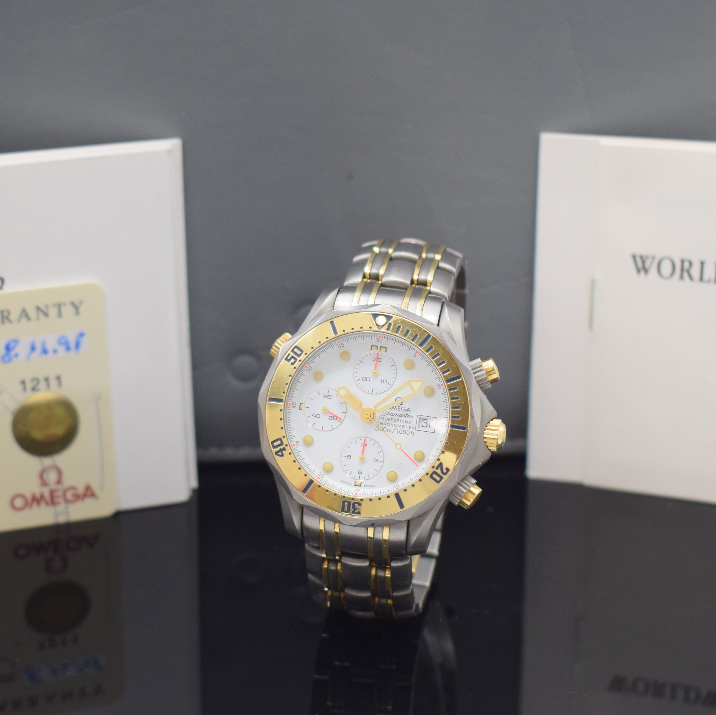 OMEGA Seamaster Professional Chronometer Armbandchronograph in Titan/Gold kombiniert Referenz 2297.80.00, Automatik, Boden, Krone und Heliumventil ...