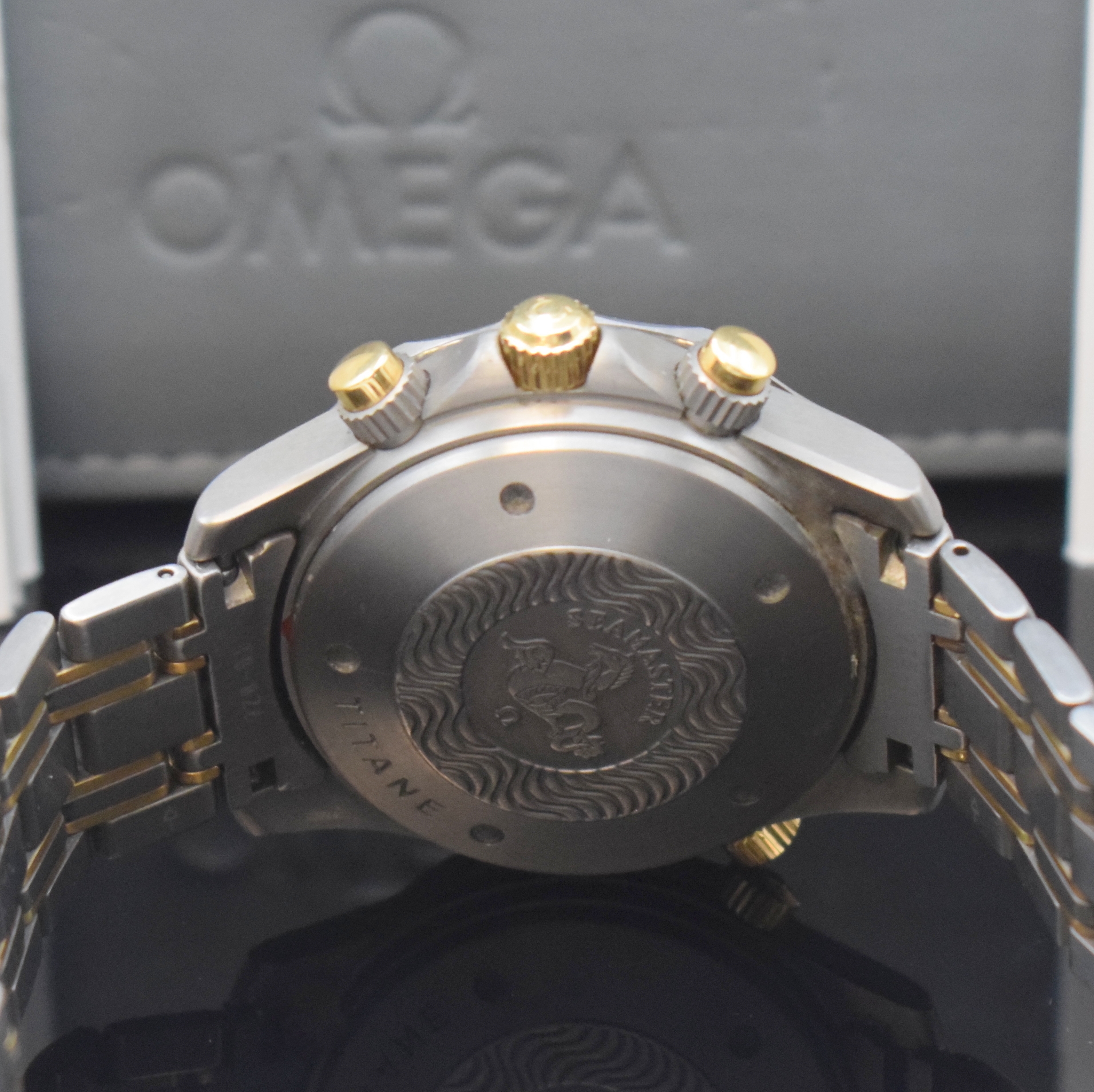 Detail d: OMEGA Seamaster Professional Chronometer Armbandchronograph in Titan/Gold kombiniert Referenz 2297.80.00, Automatik, Boden, Krone und Heliumventil ...