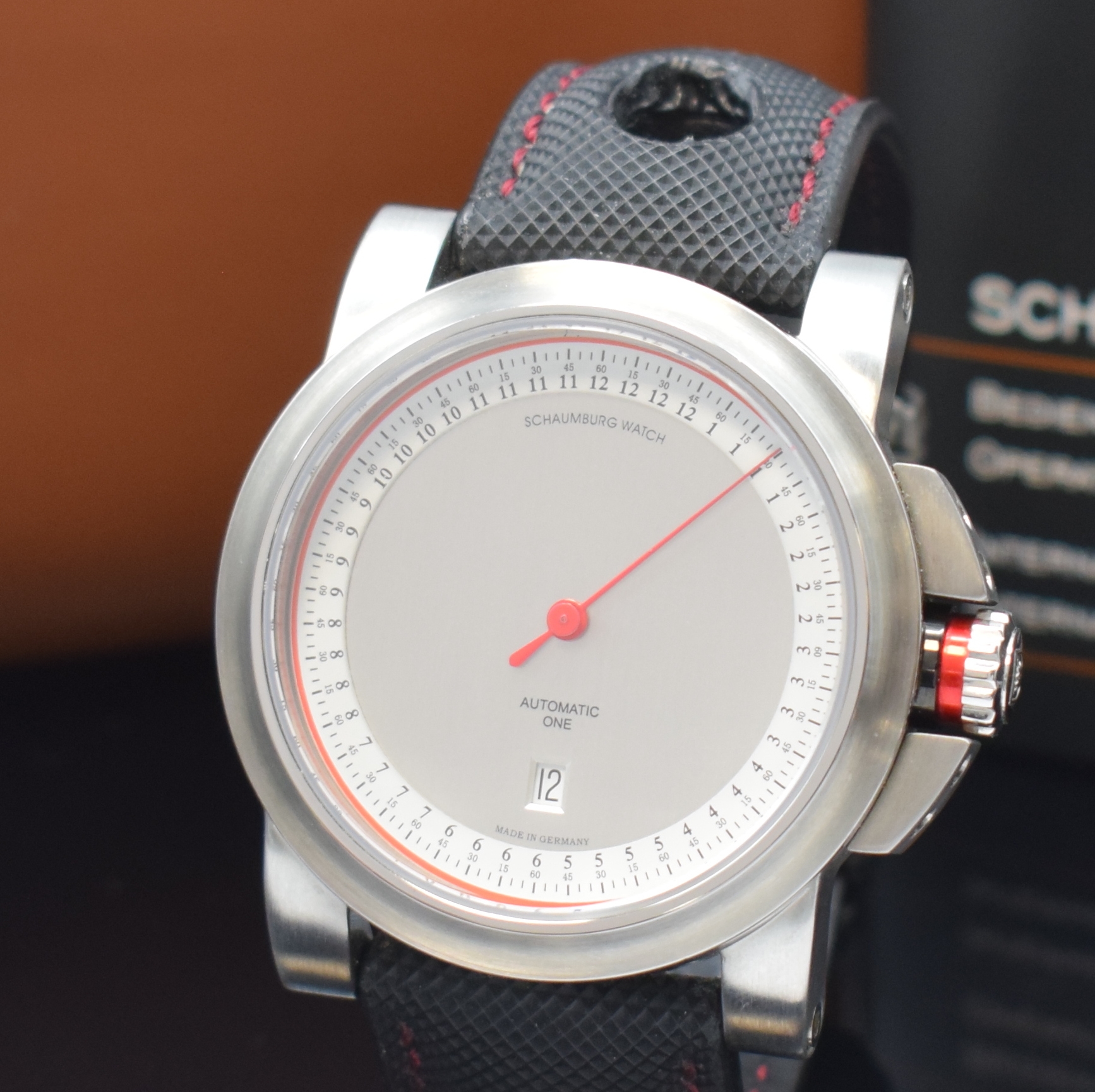Detail a: SCHAUMBURG WATCH Einzeiger-Armbanduhr GT-ONE Referenz 011, Automatik, beids. vergl. Edelstahlgeh. inkl. Leder-/Textilband m. dopp.Faltschl., Boden ...