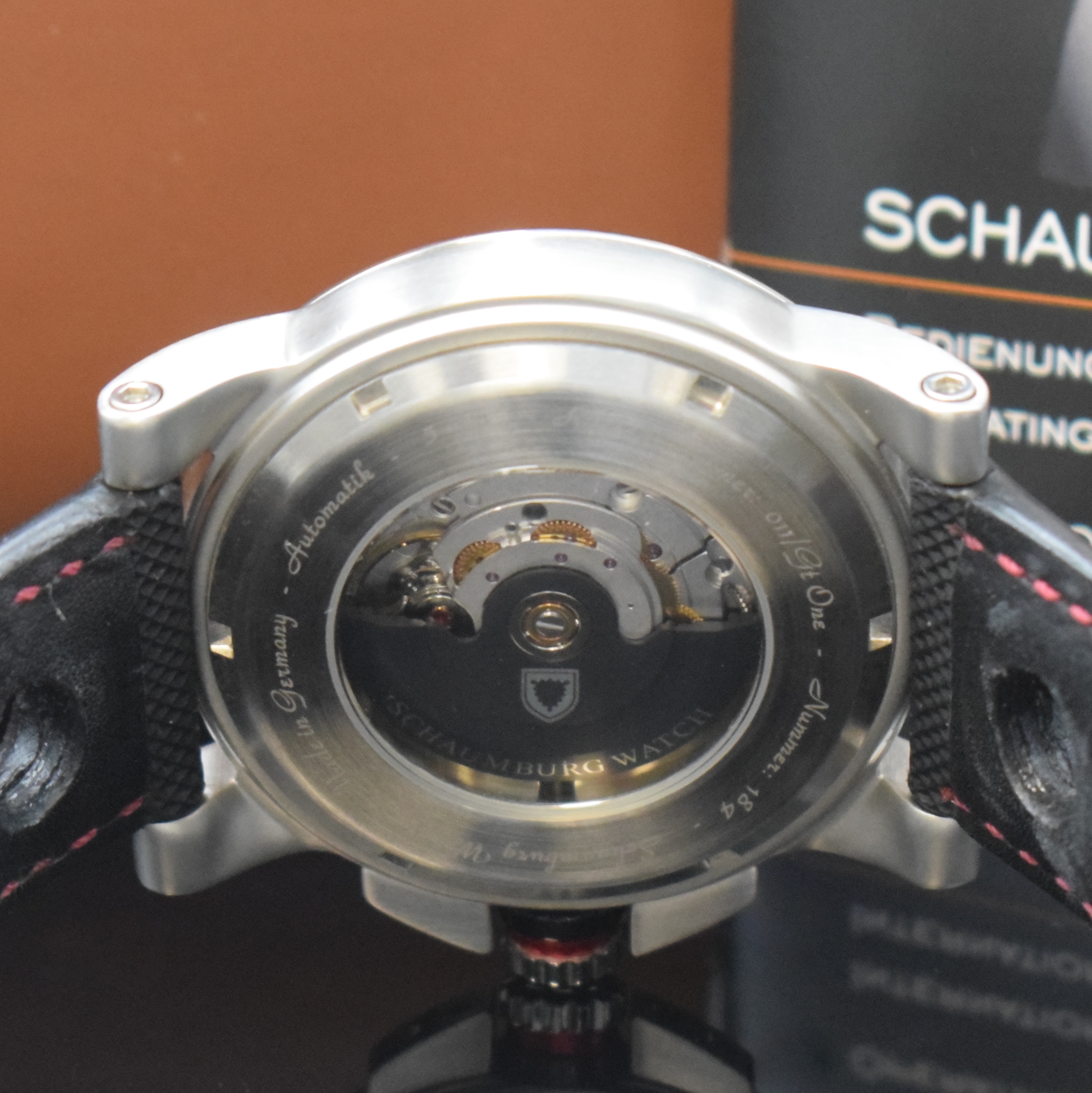 Detail e: SCHAUMBURG WATCH Einzeiger-Armbanduhr GT-ONE Referenz 011, Automatik, beids. vergl. Edelstahlgeh. inkl. Leder-/Textilband m. dopp.Faltschl., Boden ...