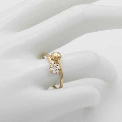 26866861a - Ring mit Brillanten, GG 585/000, tropfen- förm. Oberteil bes. m. Brill. zus. ca. ...