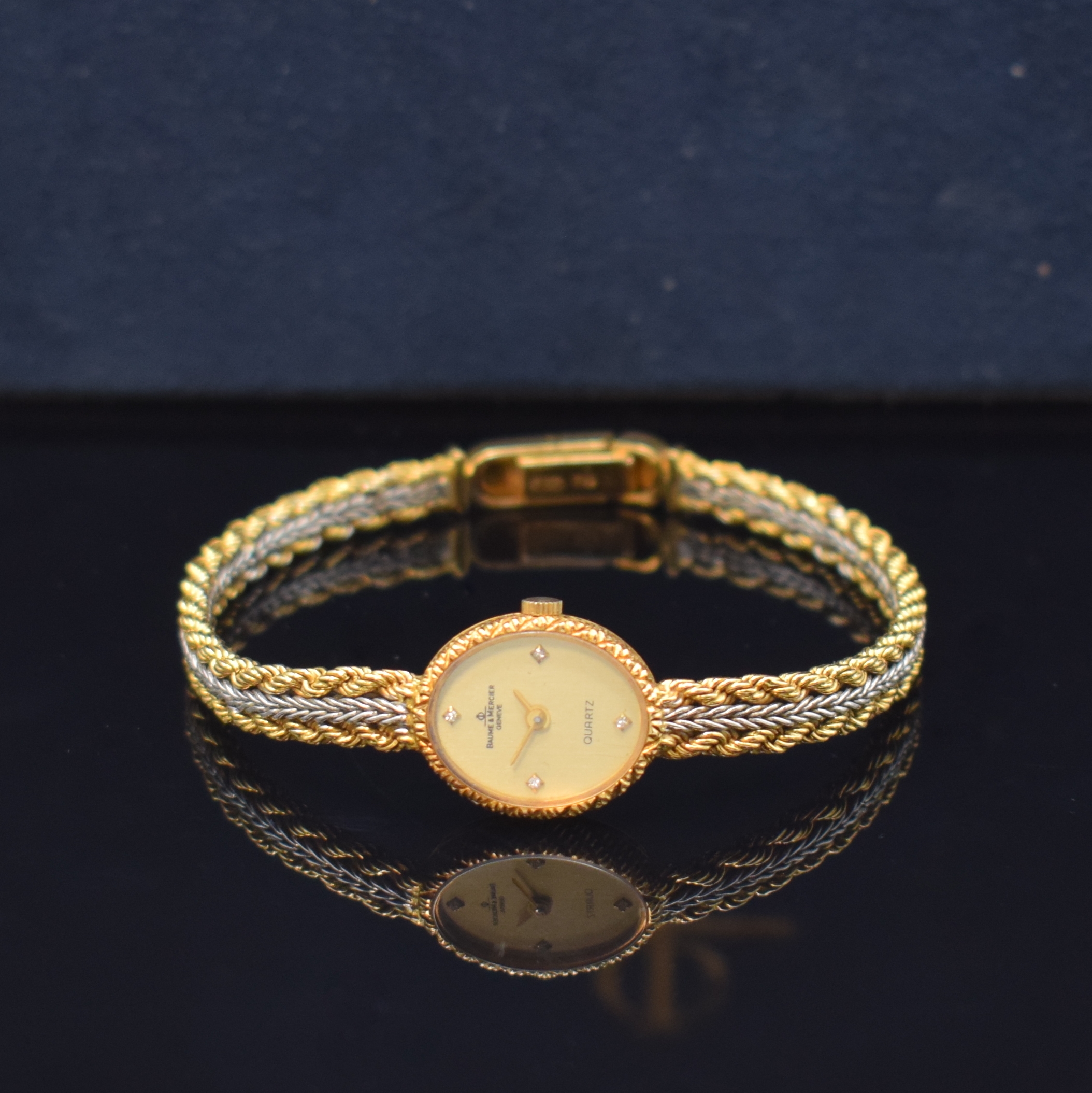 BAUME & MERCIER Damenarmbanduhr in GG/WG 750/000, Schweiz um 1978, quarz, Boden aufgedr., verg. Zifferbl. m. 4 aufges. Diamant-Indizes, Anz. v. Std. ...