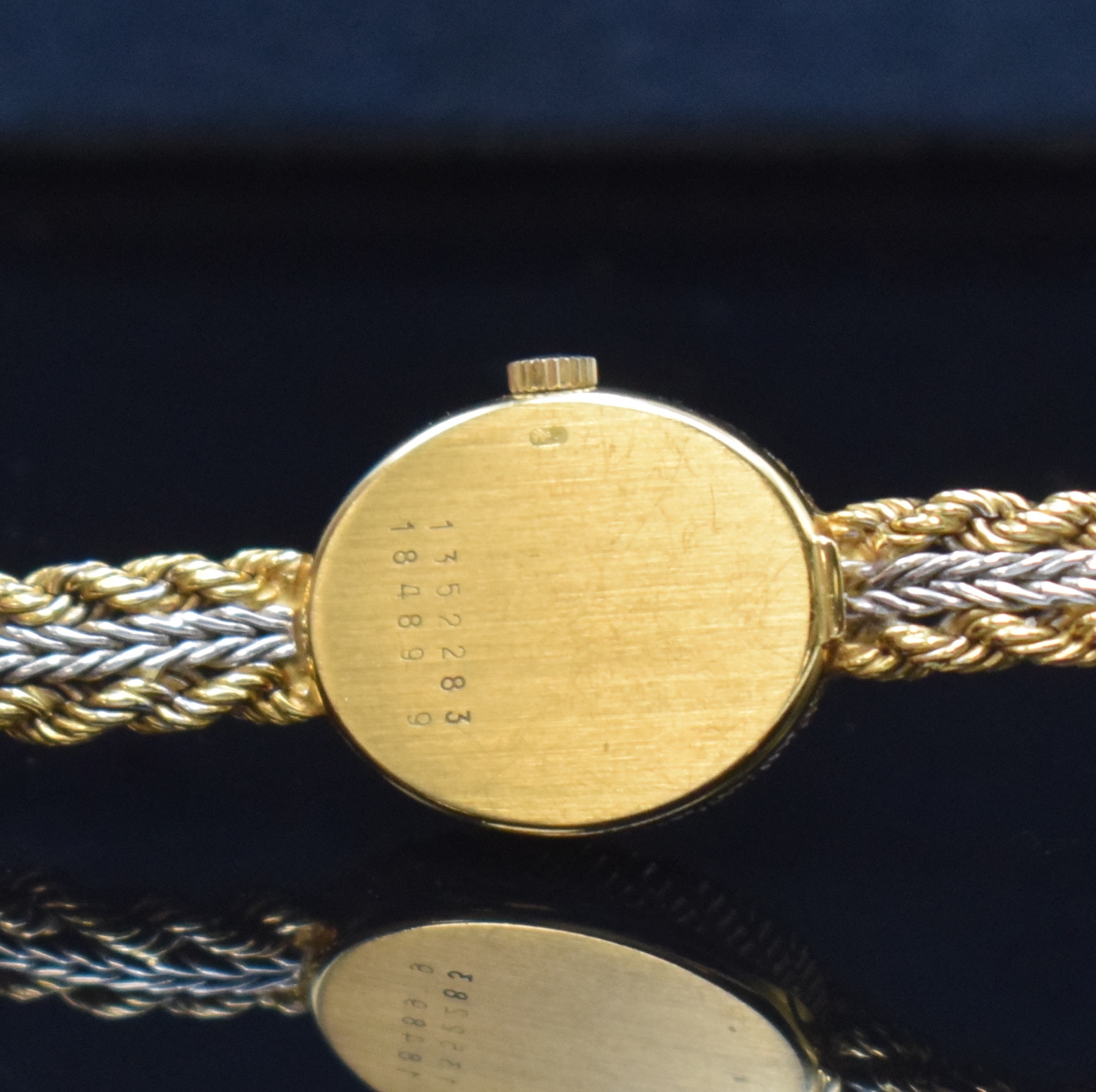 Detail c: BAUME & MERCIER Damenarmbanduhr in GG/WG 750/000, Schweiz um 1978, quarz, Boden aufgedr., verg. Zifferbl. m. 4 aufges. Diamant-Indizes, Anz. v. Std. ...