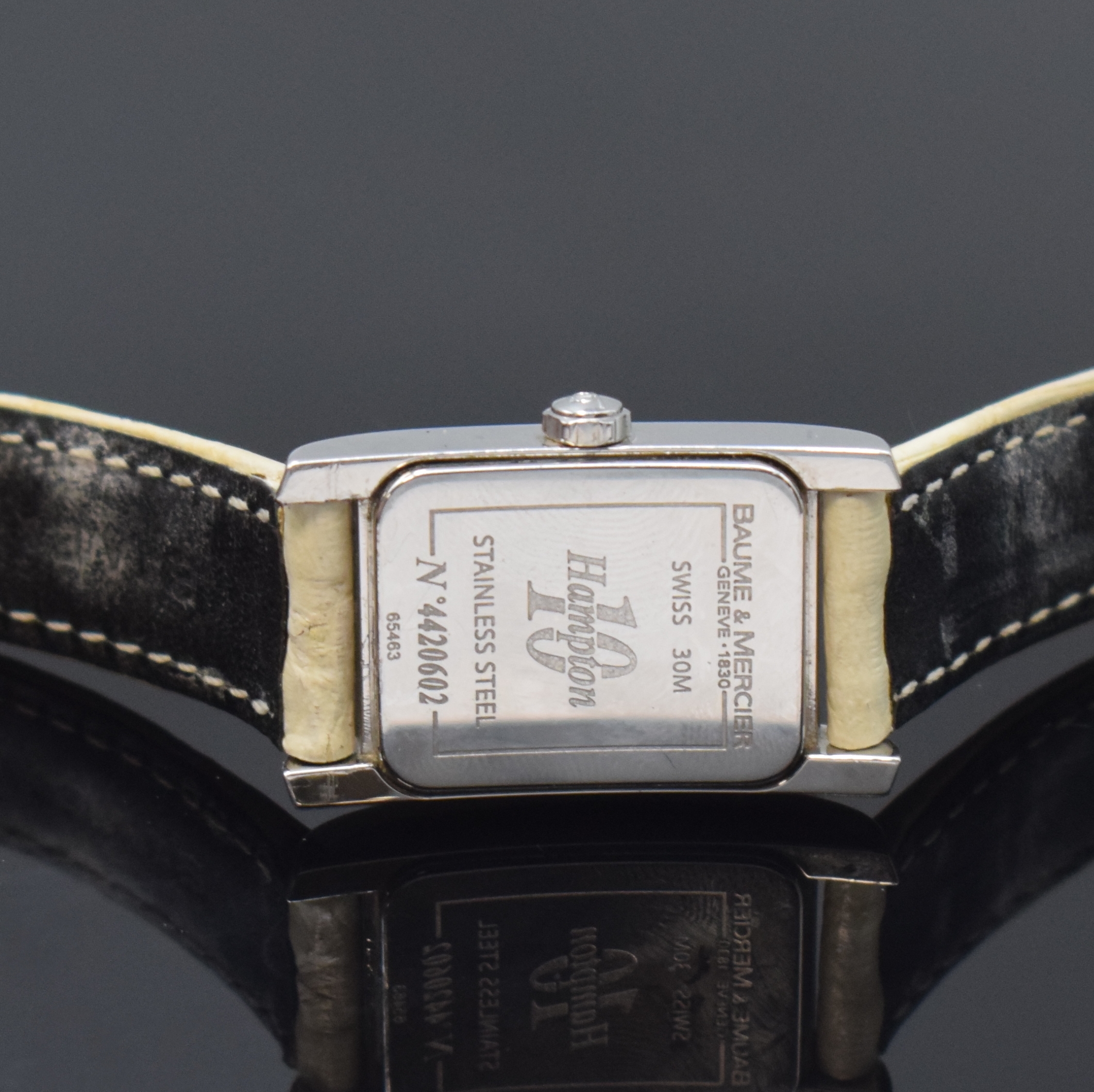 Detail d: BAUME & MERCIER Damenarmbanduhr Hampton Referenz 65463, Schweiz um 2005, Edelstahlgeh. inkl. Lederband m. orig. Dornschl., quarz, Boden aufgedr., ...