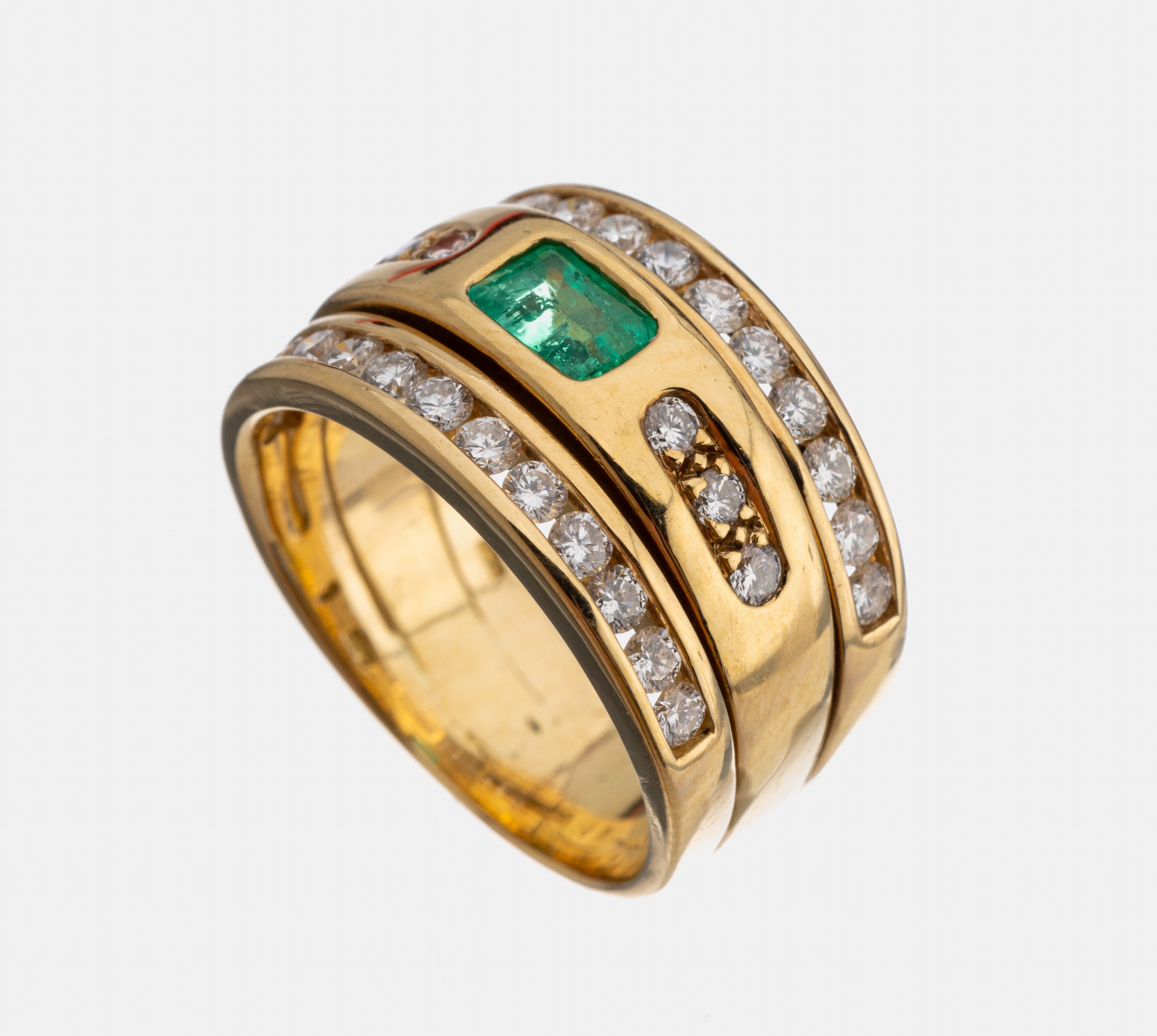18 kt Gold Smaragd-Brillant-Ring, GG 750/000 gepr., 1 Smaragd im Emerald Cut ca. 0.20 ct, 32 Brillanten zus. ca. 0.12 ct Weiß/si, RW 50, ca. 10.1 ...