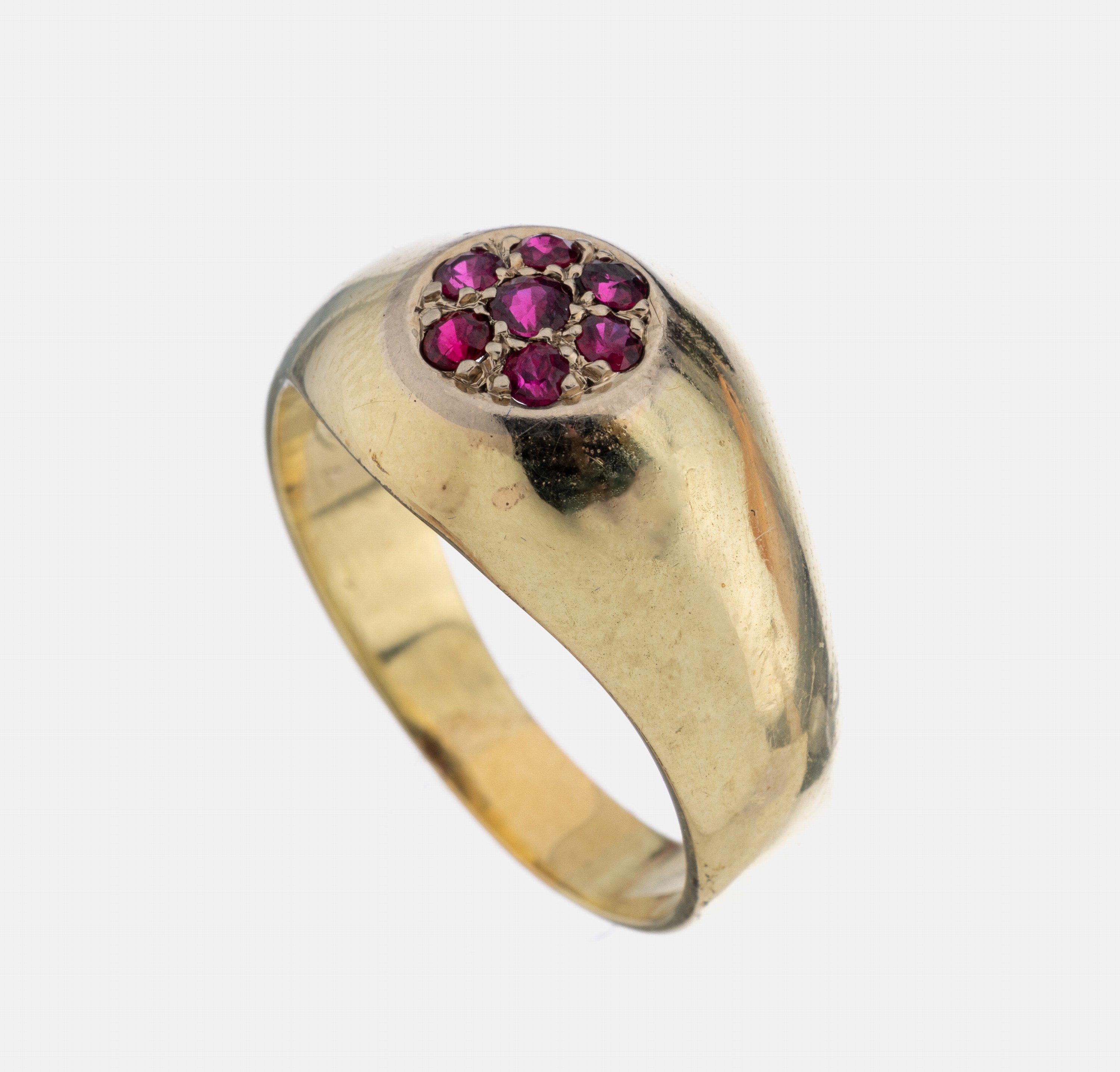 14 kt Gold Rubin-Ring, GG 585/000 gepr., schlichte Gestaltung, 7 rundfacett. Rubine zus. ca. 0.12 ct, RW 60, ca. 8.1 g