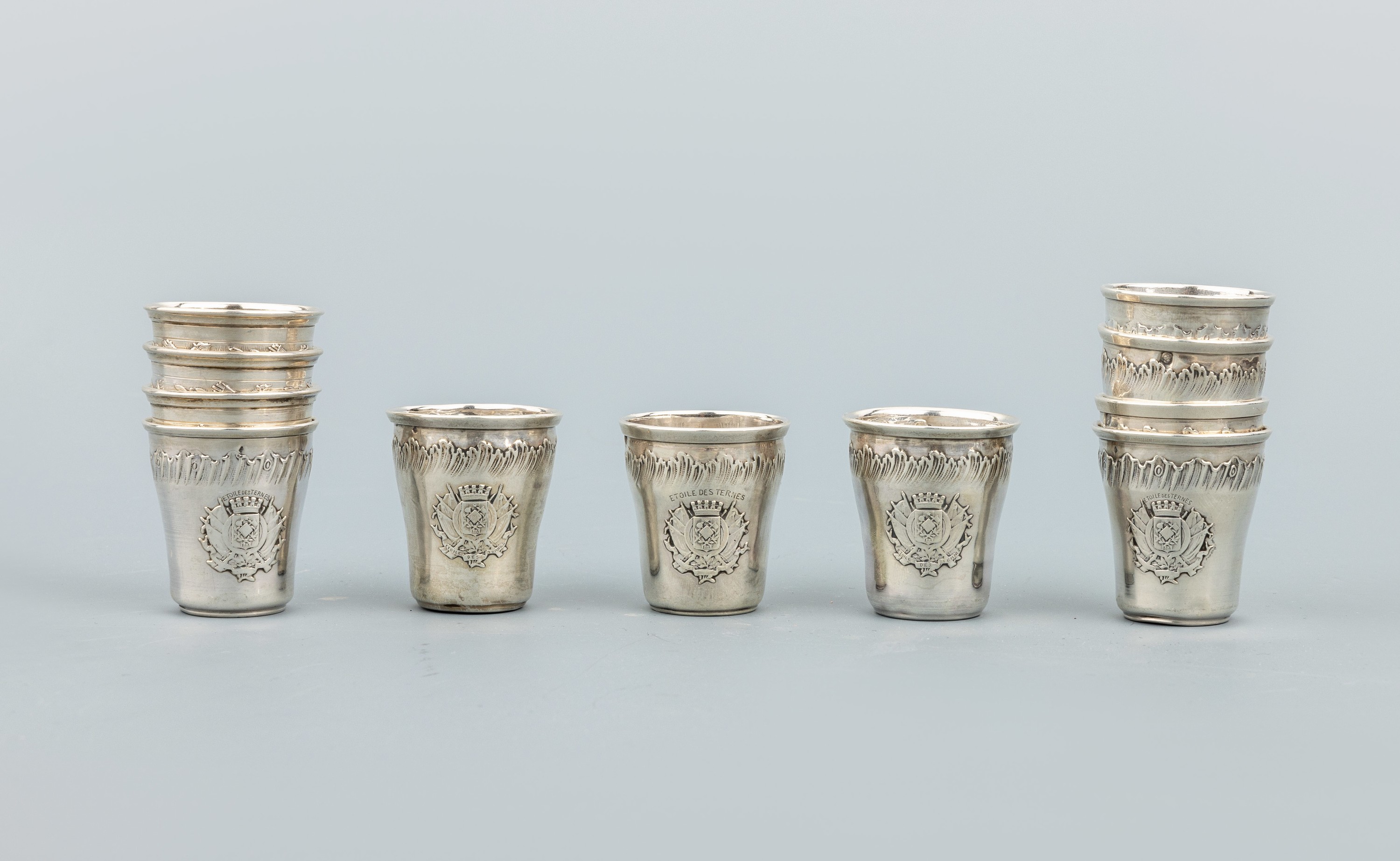 Set 8 Schnapsbecher, Frankreich um 1883, 950er Silber, umlaufendes Akanthusblattdekor, anlässlich des Fechtwettbewerbs "L'Etoile des ...